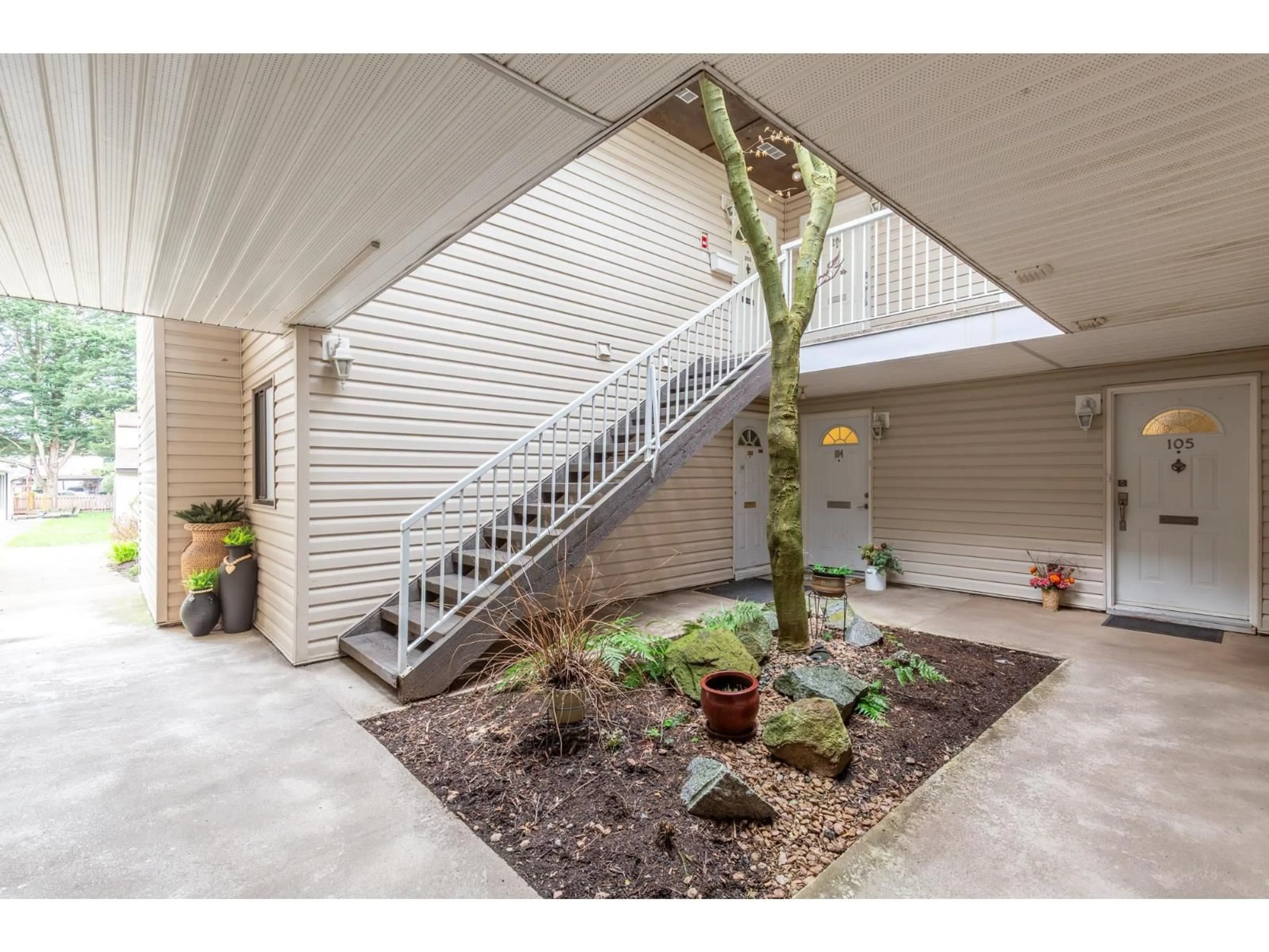 Indoor foyer for 105 - 5191 203 STREET, Langley British Columbia V3A1V6