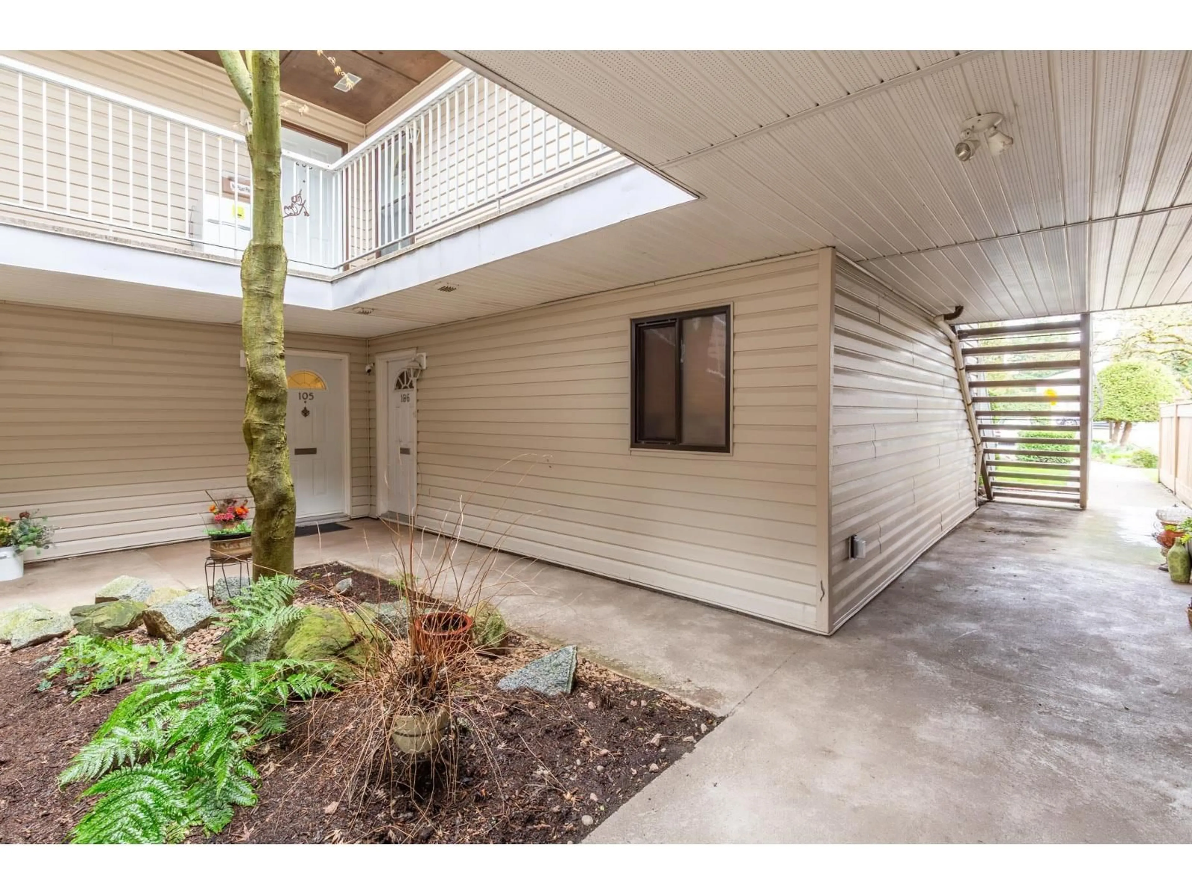 Indoor foyer for 105 - 5191 203 STREET, Langley British Columbia V3A1V6