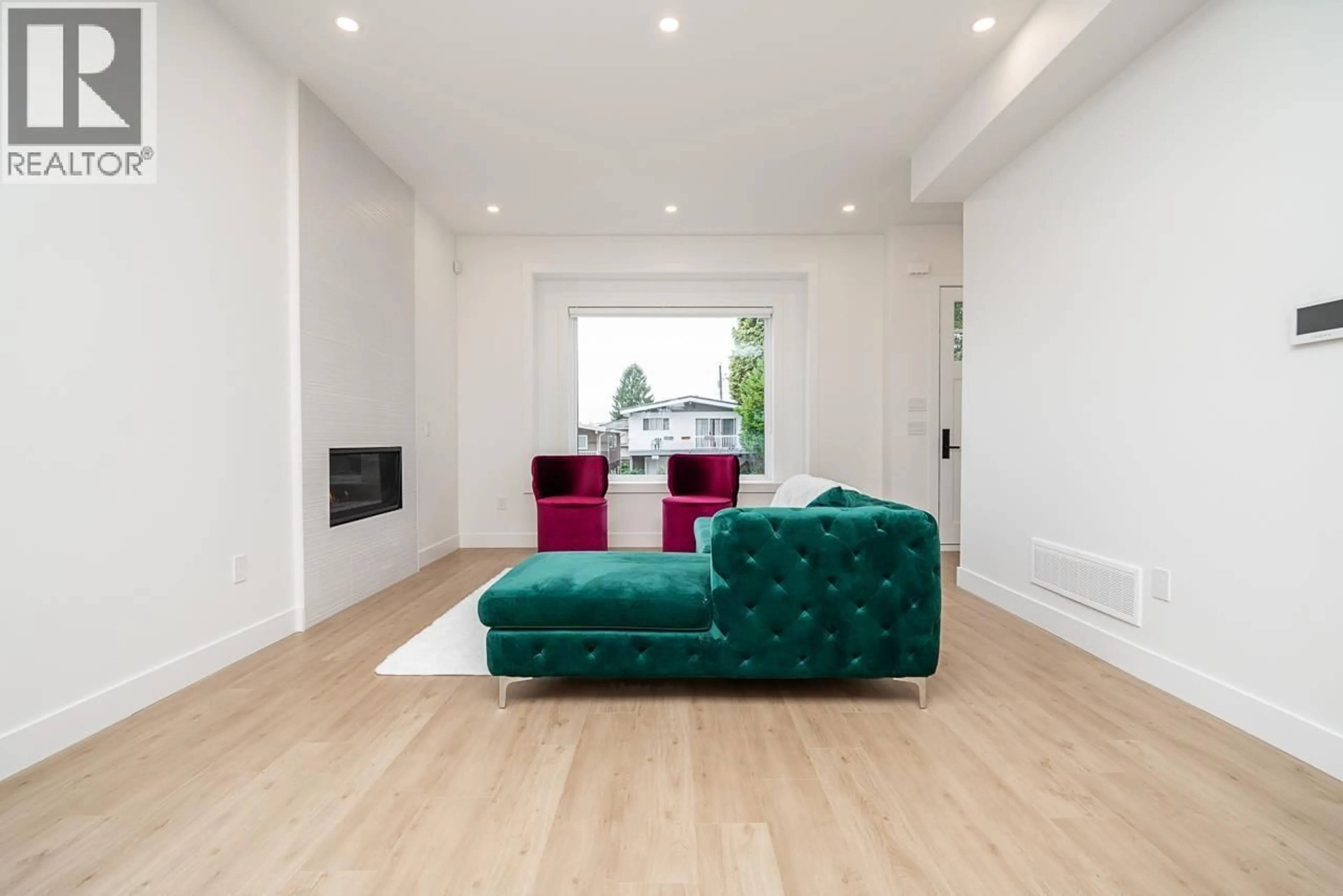 Living room with furniture, wood/laminate floor for 128 GROSVENOR AVENUE, Burnaby British Columbia V5B1J2