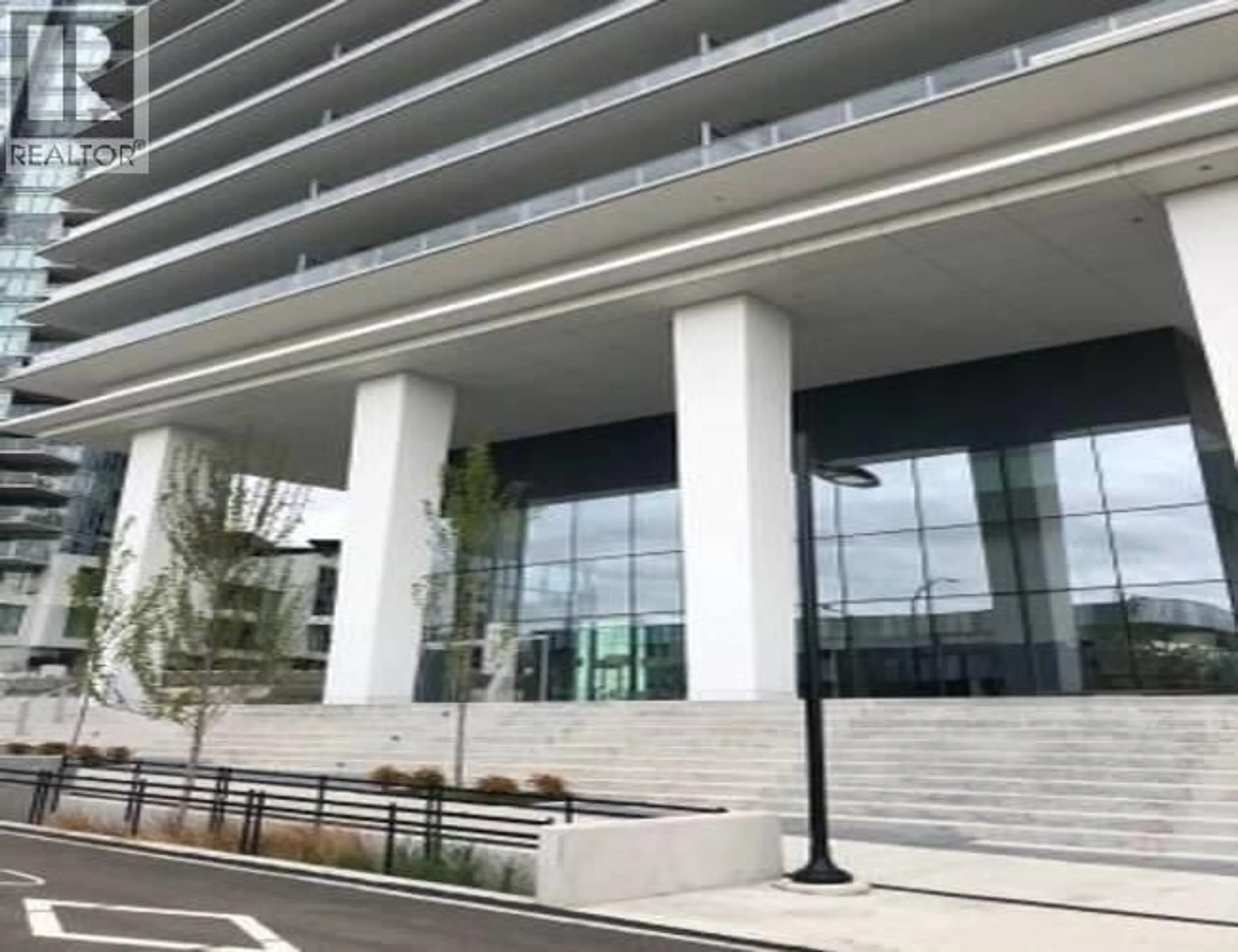 Indoor foyer for 502 - 1888 GILMORE AVENUE, Burnaby British Columbia V5C0L2