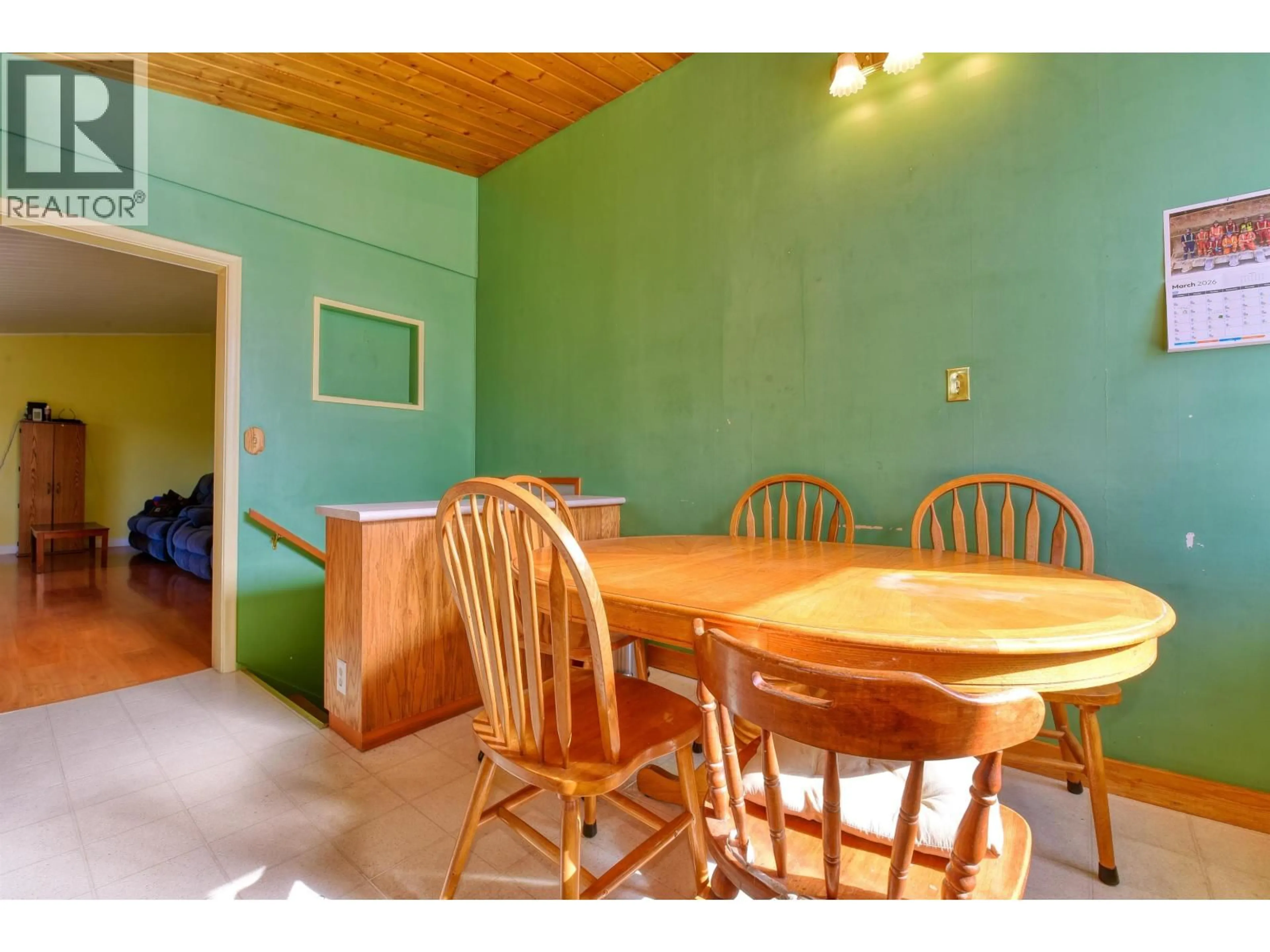 Dining room, wood/laminate floor for 28 WINDMILL CRESCENT, Williams Lake British Columbia V2G1A9