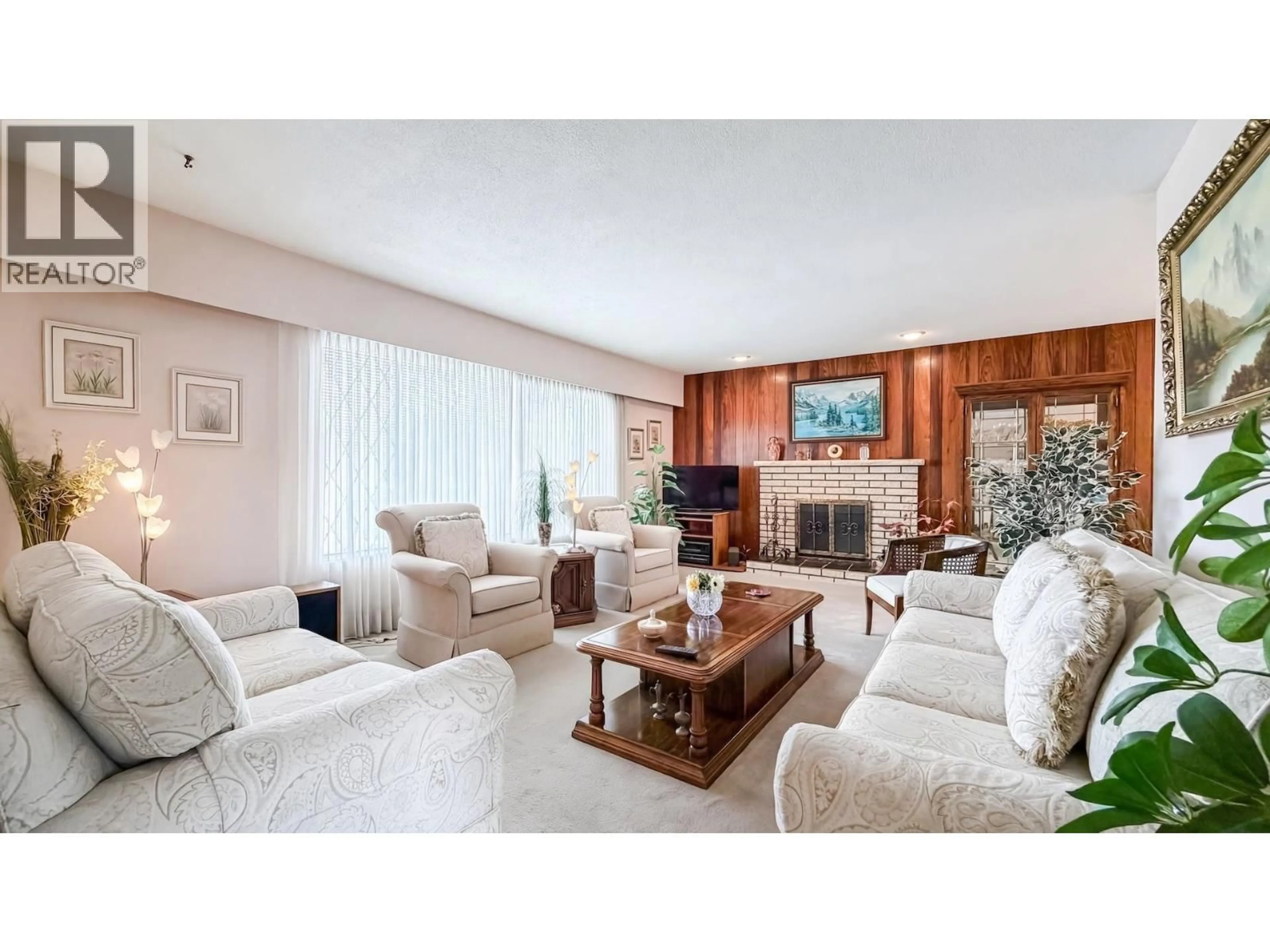 Living room with furniture, unknown for 9680 SHELL ROAD, Richmond British Columbia V7A3X1