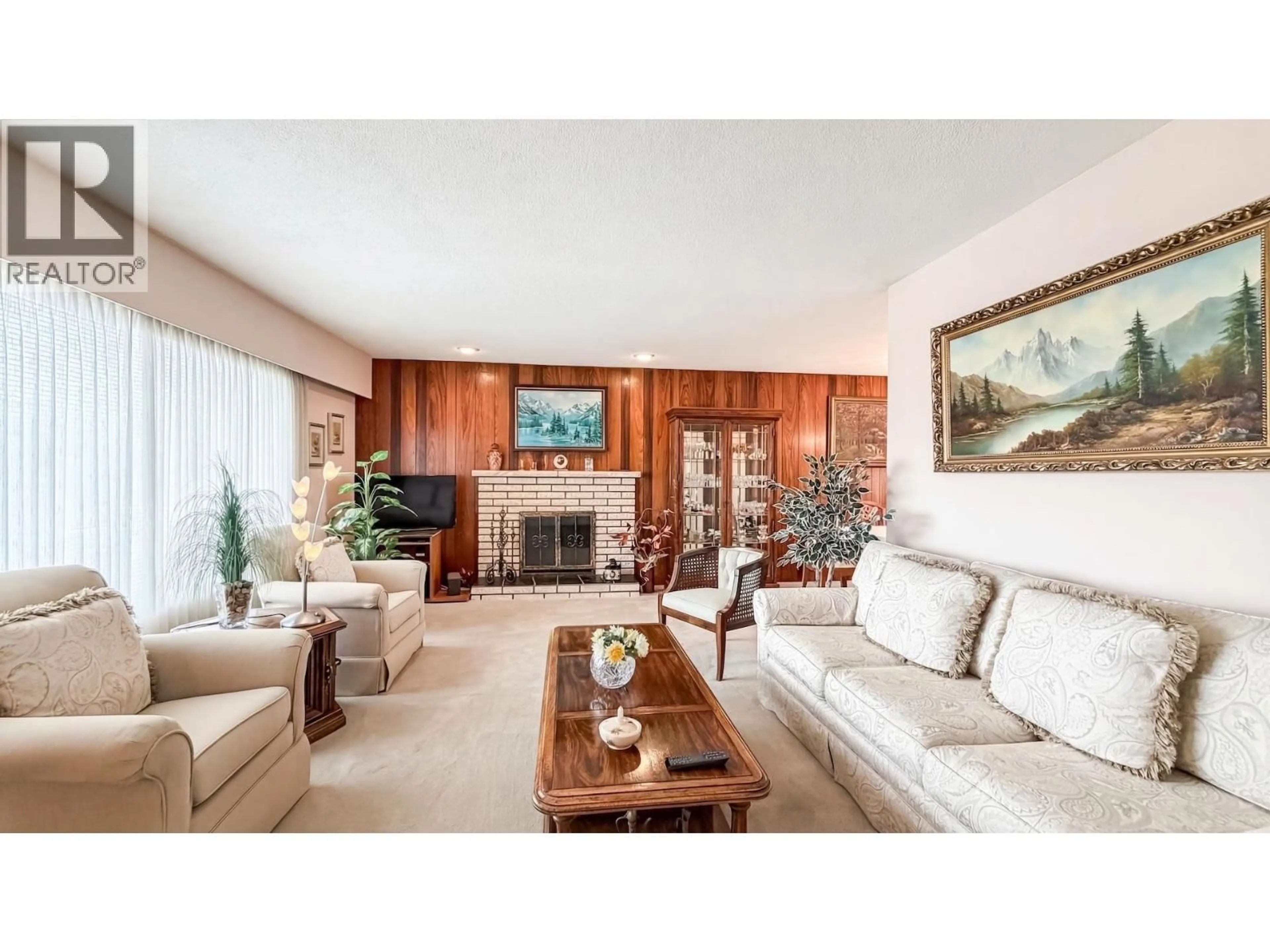Living room with furniture, wood/laminate floor for 9680 SHELL ROAD, Richmond British Columbia V7A3X1