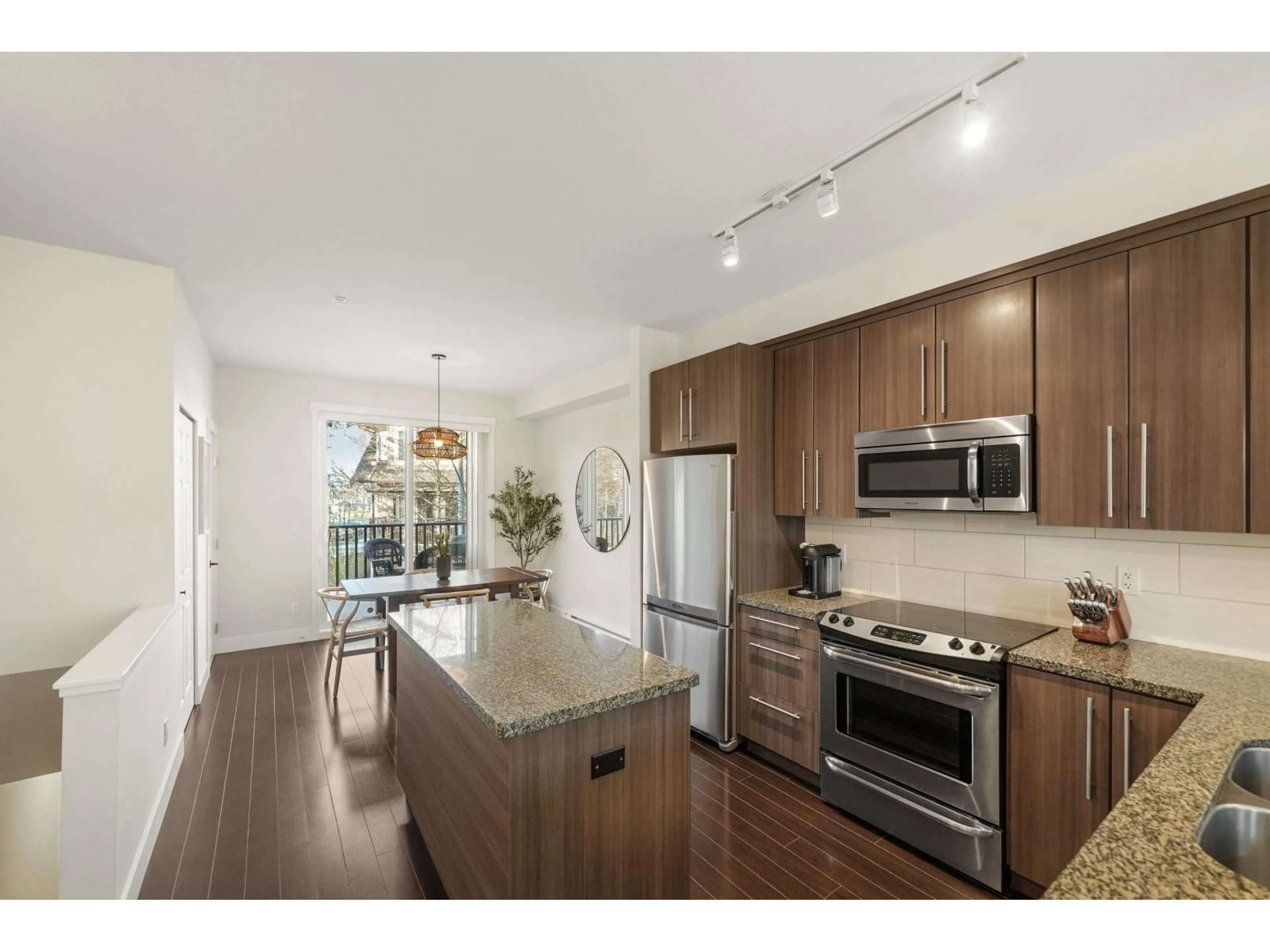 Open concept kitchen, wood/laminate floor for 32 - 8250 209B STREET, Langley British Columbia V2Y0J7