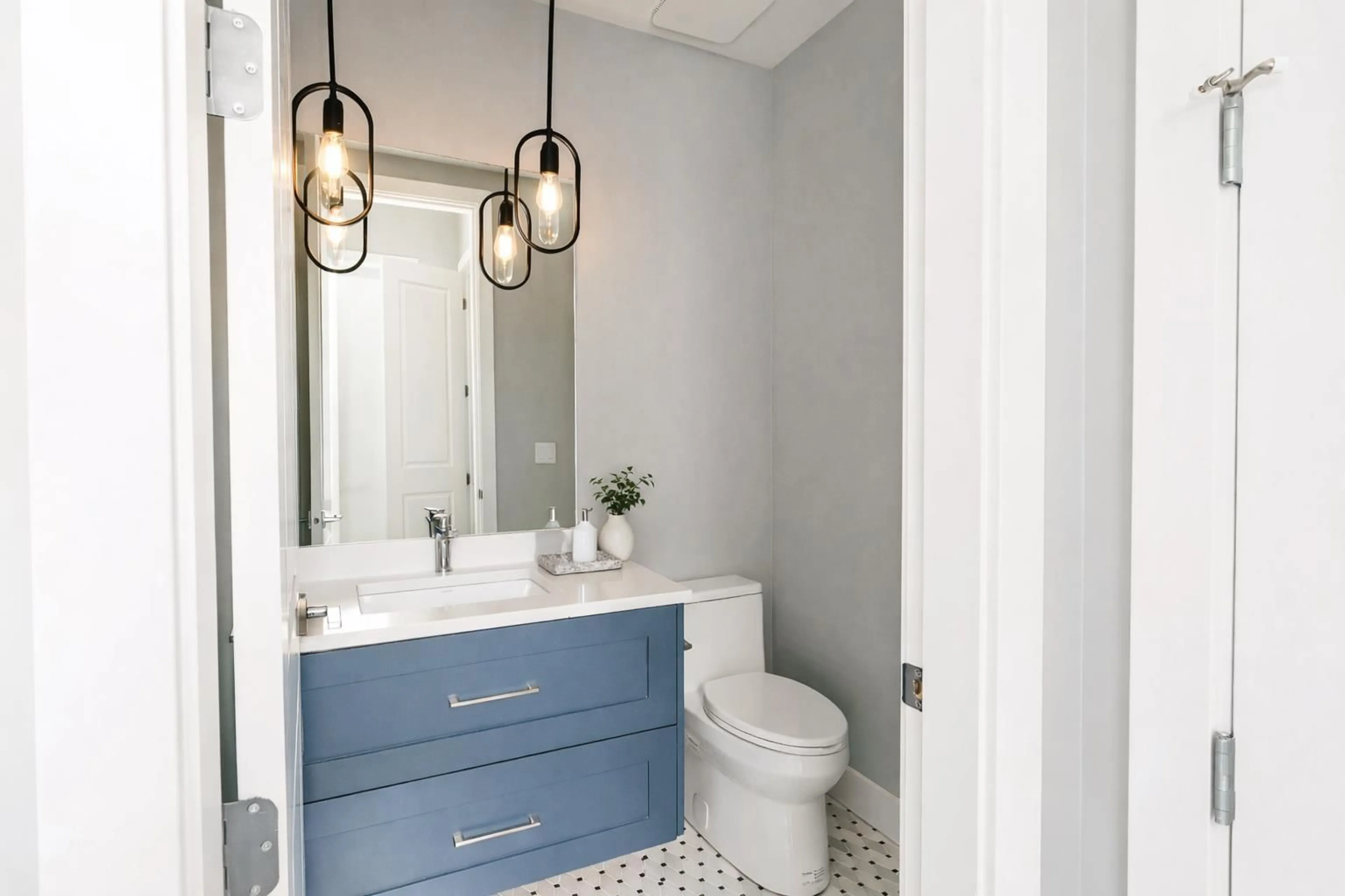 Contemporary bathroom, ceramic/tile floor for 9 - 7138 MARBLE HILL ROAD, Chilliwack British Columbia V4Z1J5