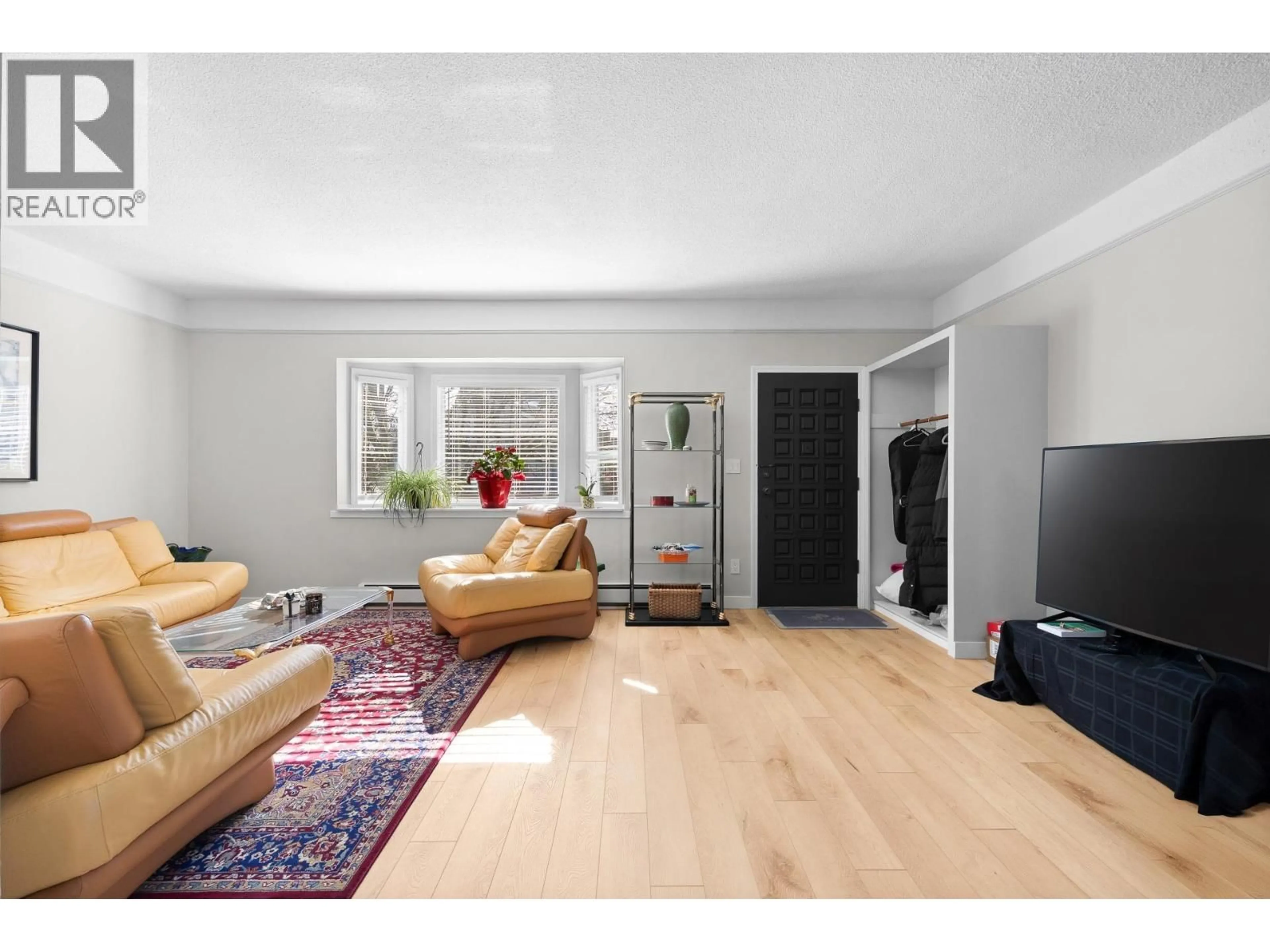 Living room with furniture, unknown for 3099 6TH AVENUE, Vancouver British Columbia V6K1X4