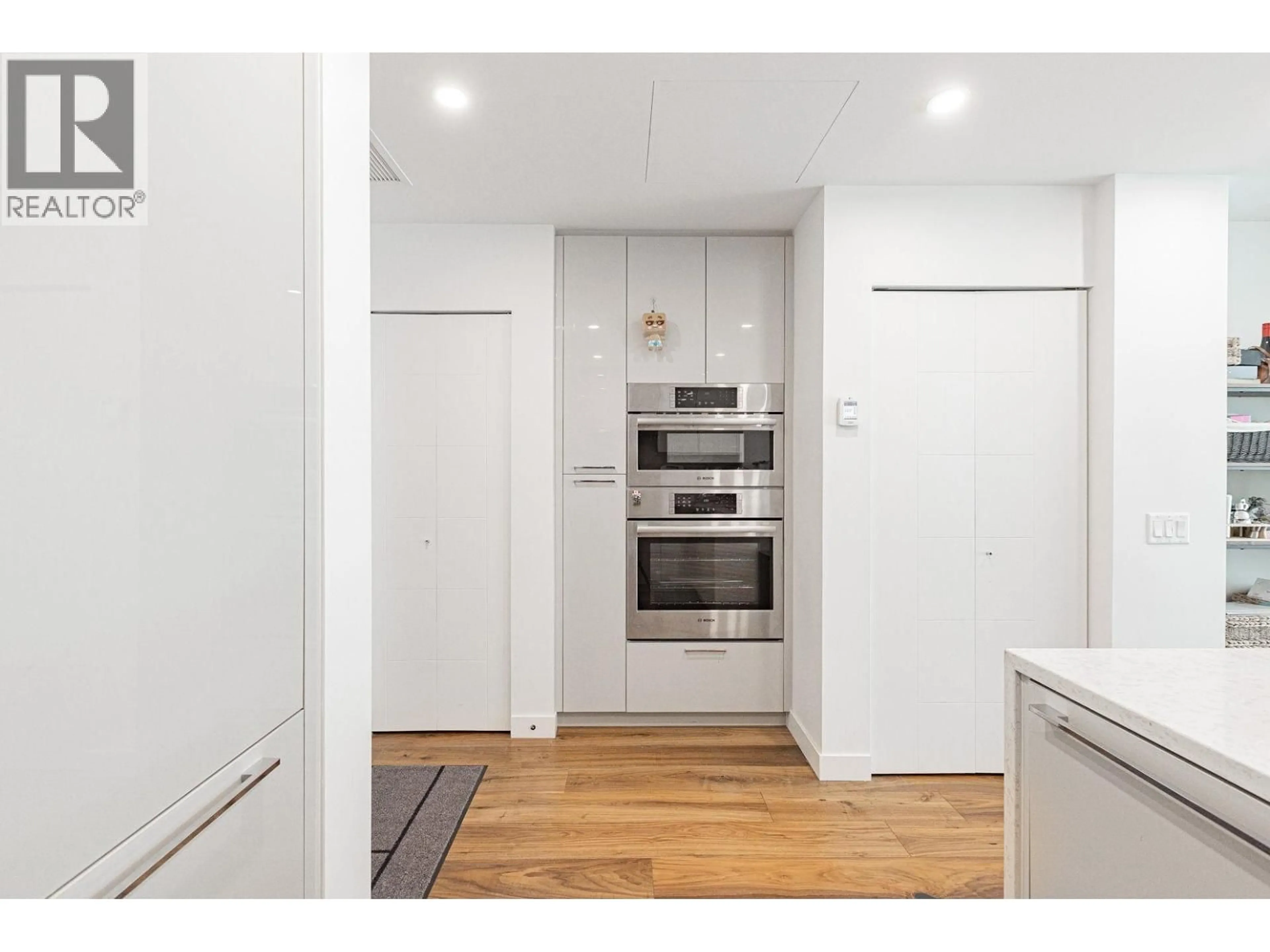 Standard kitchen, unknown for 108 - 5058 CAMBIE STREET, Vancouver British Columbia V5Z2Z5