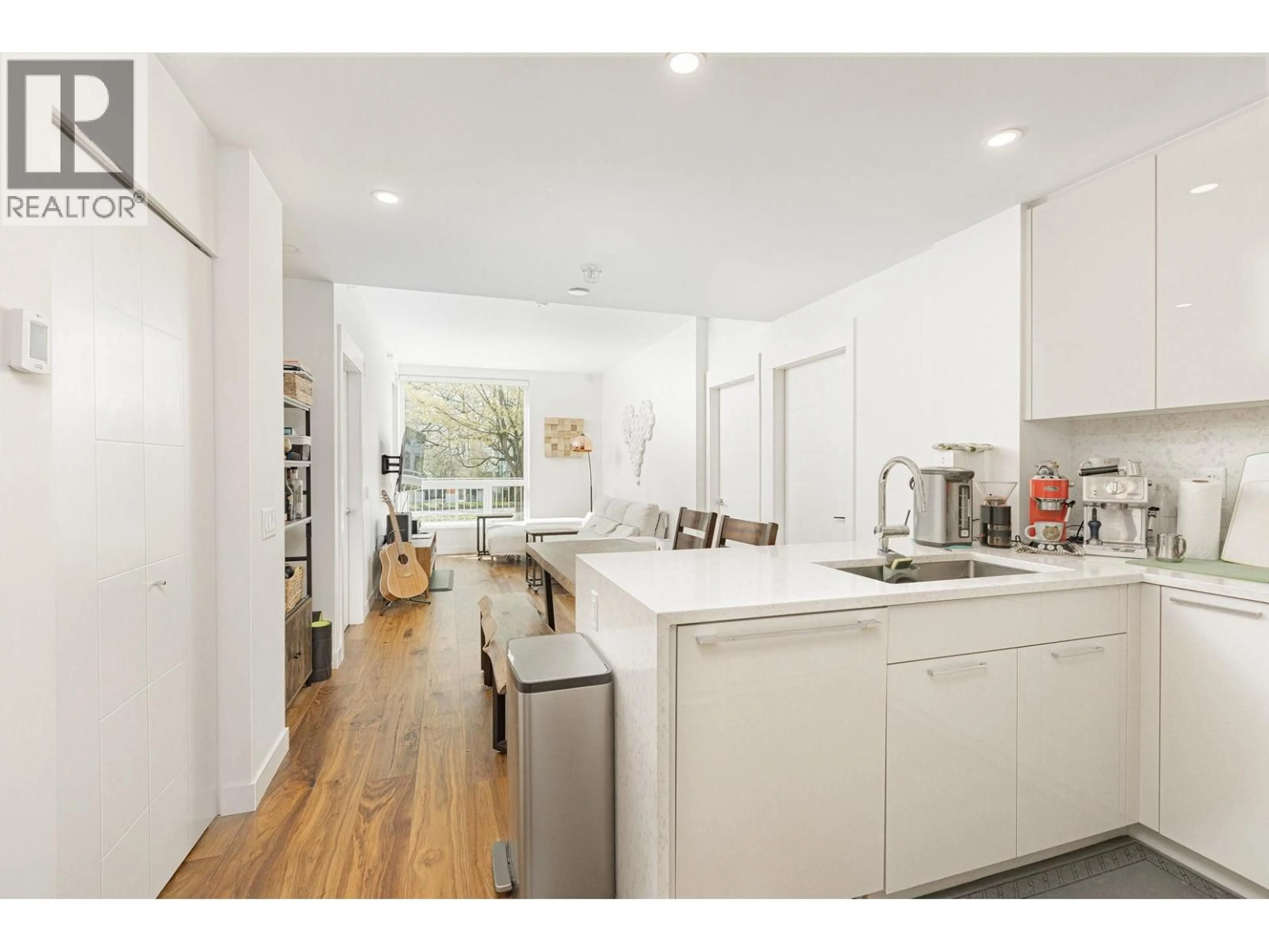 Open concept kitchen, unknown for 108 - 5058 CAMBIE STREET, Vancouver British Columbia V5Z2Z5