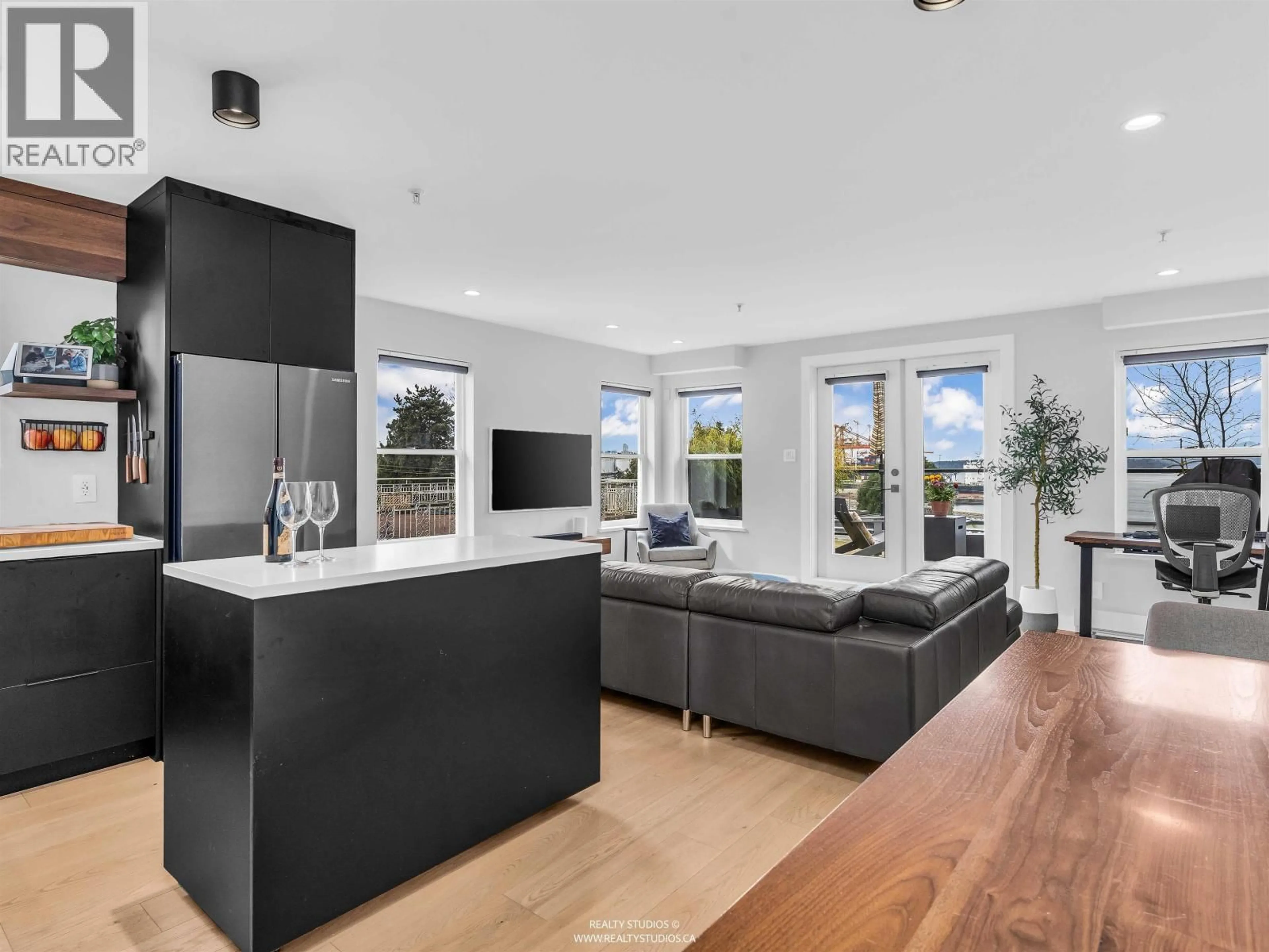 Open concept kitchen, unknown for 2168 WALL STREET, Vancouver British Columbia V5L1B5