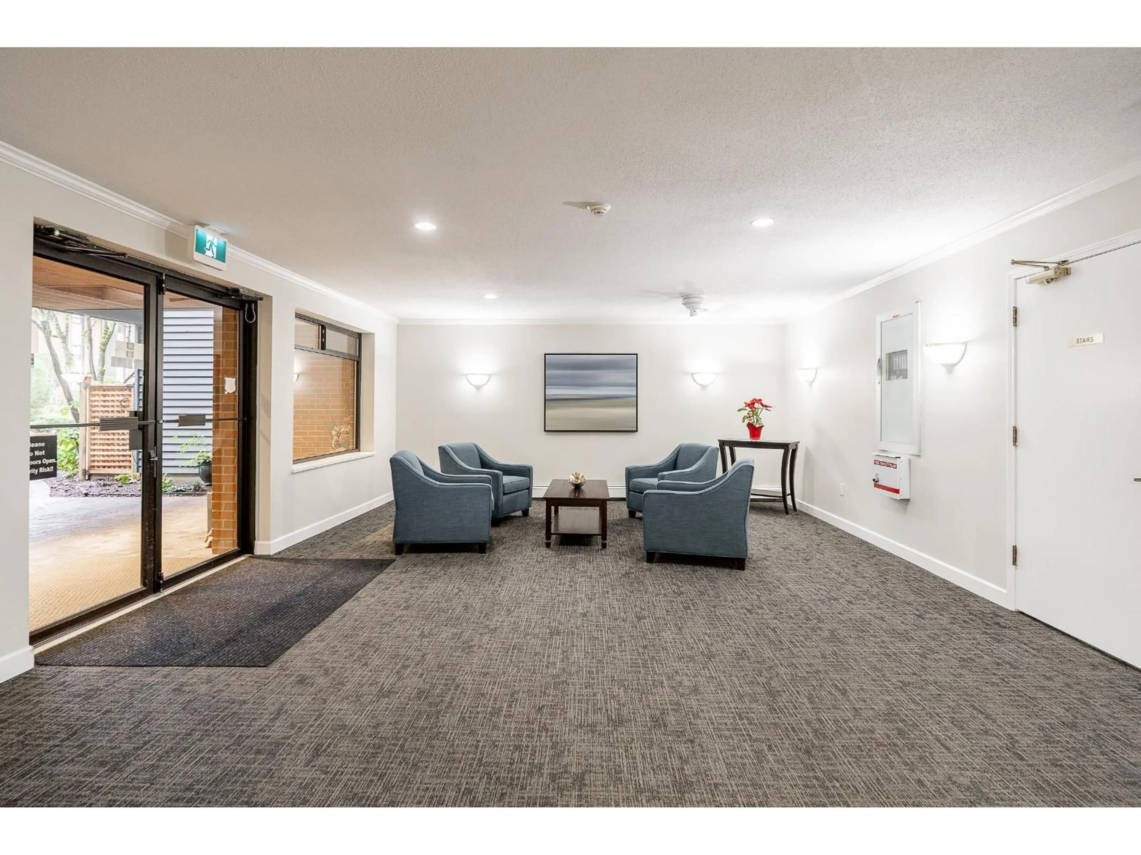 Indoor foyer for 312 - 15300 17 AVENUE, Surrey British Columbia V4A8Y6