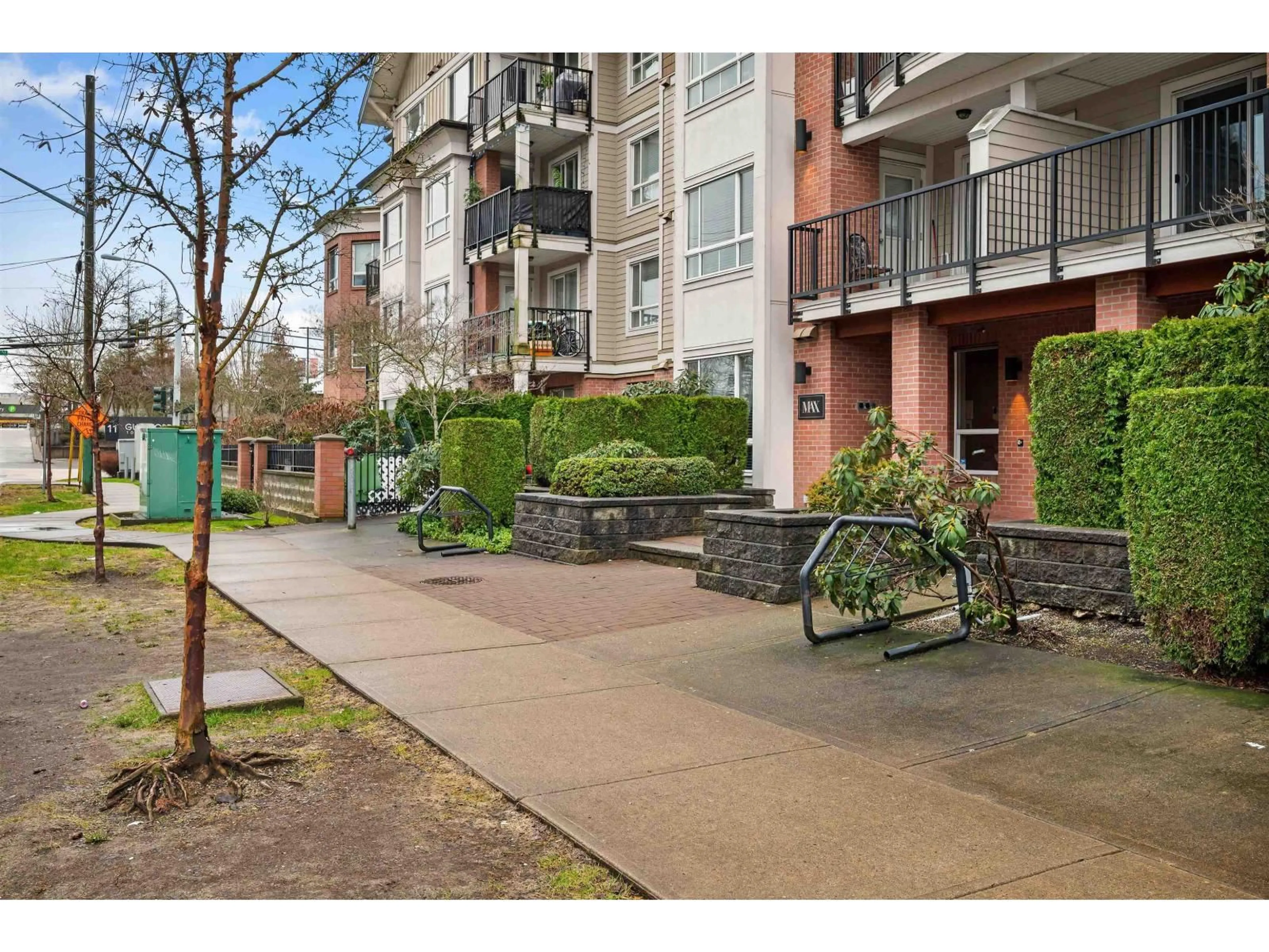 Patio, street for 307 - 14960 102A AVENUE, Surrey British Columbia V3R6A3