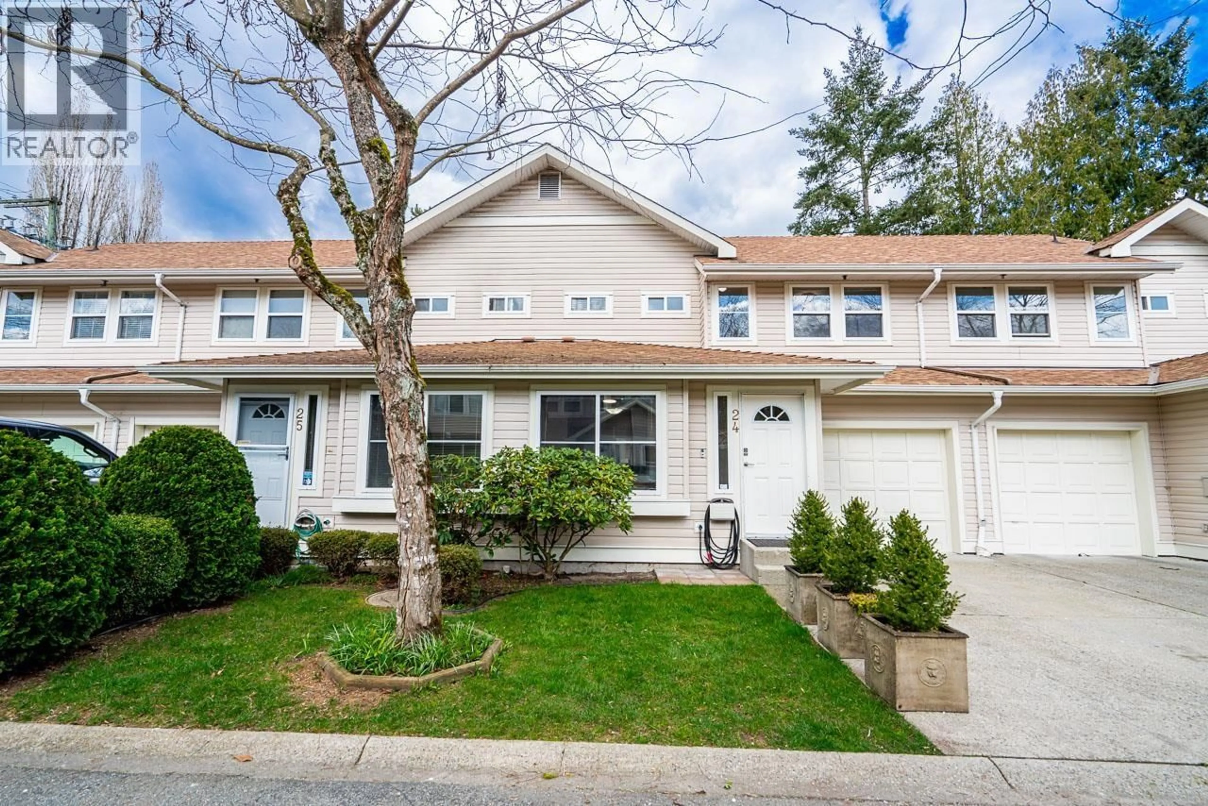 Home with vinyl exterior material, street for 24 - 11870 232 STREET, Maple Ridge British Columbia V2X6S9