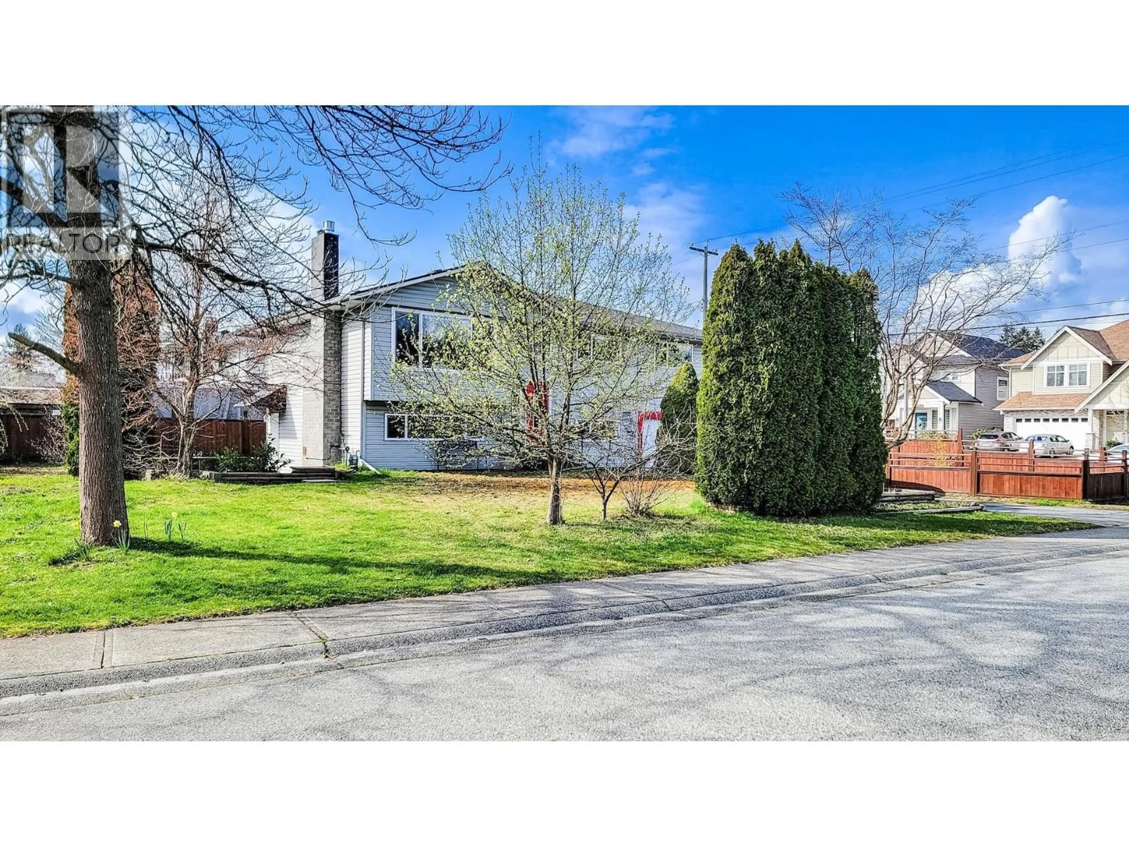 A pic from outside/outdoor area/front of a property/back of a property/a pic from drone, street for 11645 195A STREET, Pitt Meadows British Columbia V3Y1G3