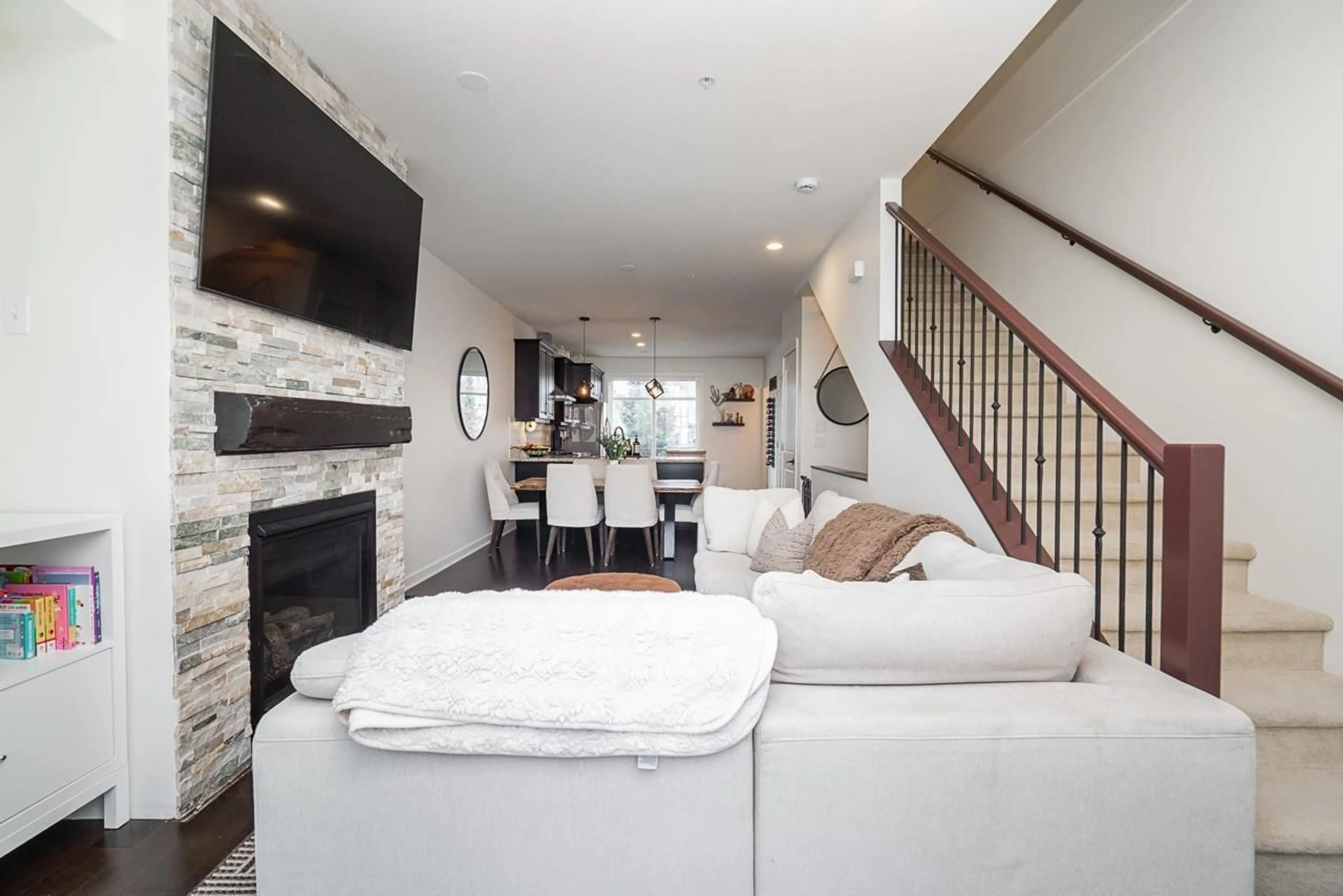 Living room with furniture, ceramic/tile floor for 44 - 8068 207 STREET, Langley British Columbia V2Y0M9