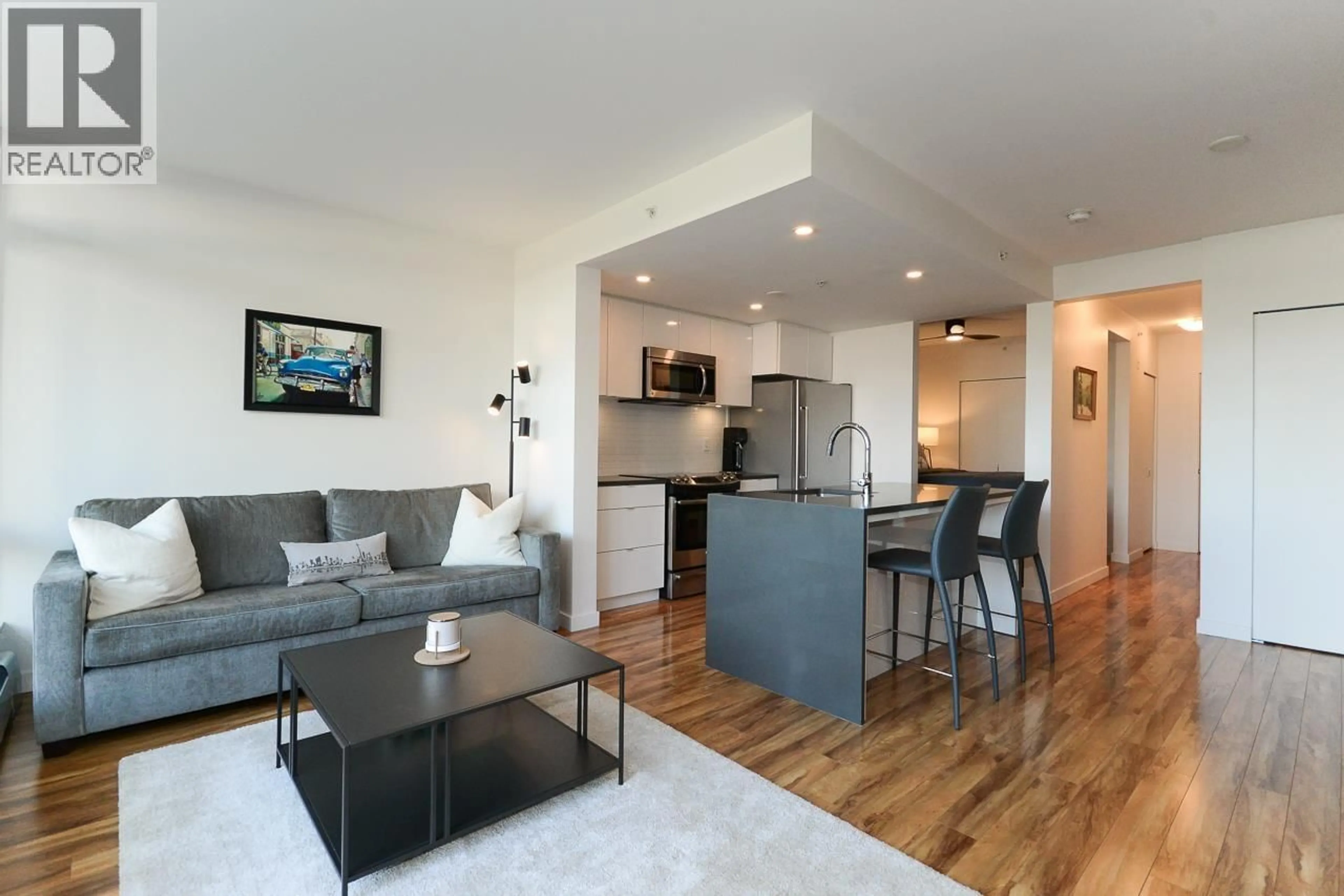 Living room with furniture, wood/laminate floor for 221 - 289 6TH AVENUE, Vancouver British Columbia V5T0E9