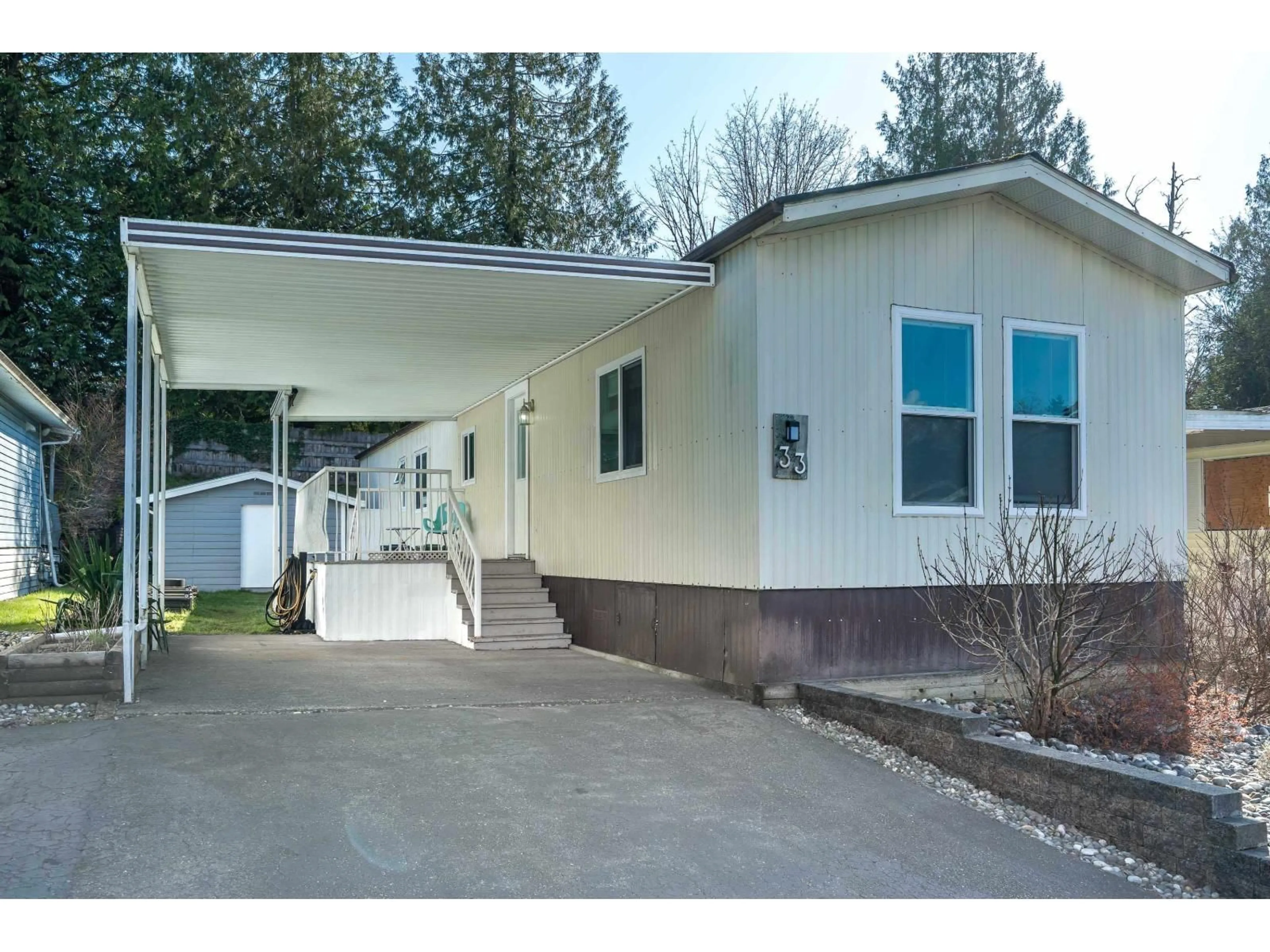 Home with vinyl exterior material, street for 33 - 2315 198 STREET, Langley British Columbia V2Z1Z1