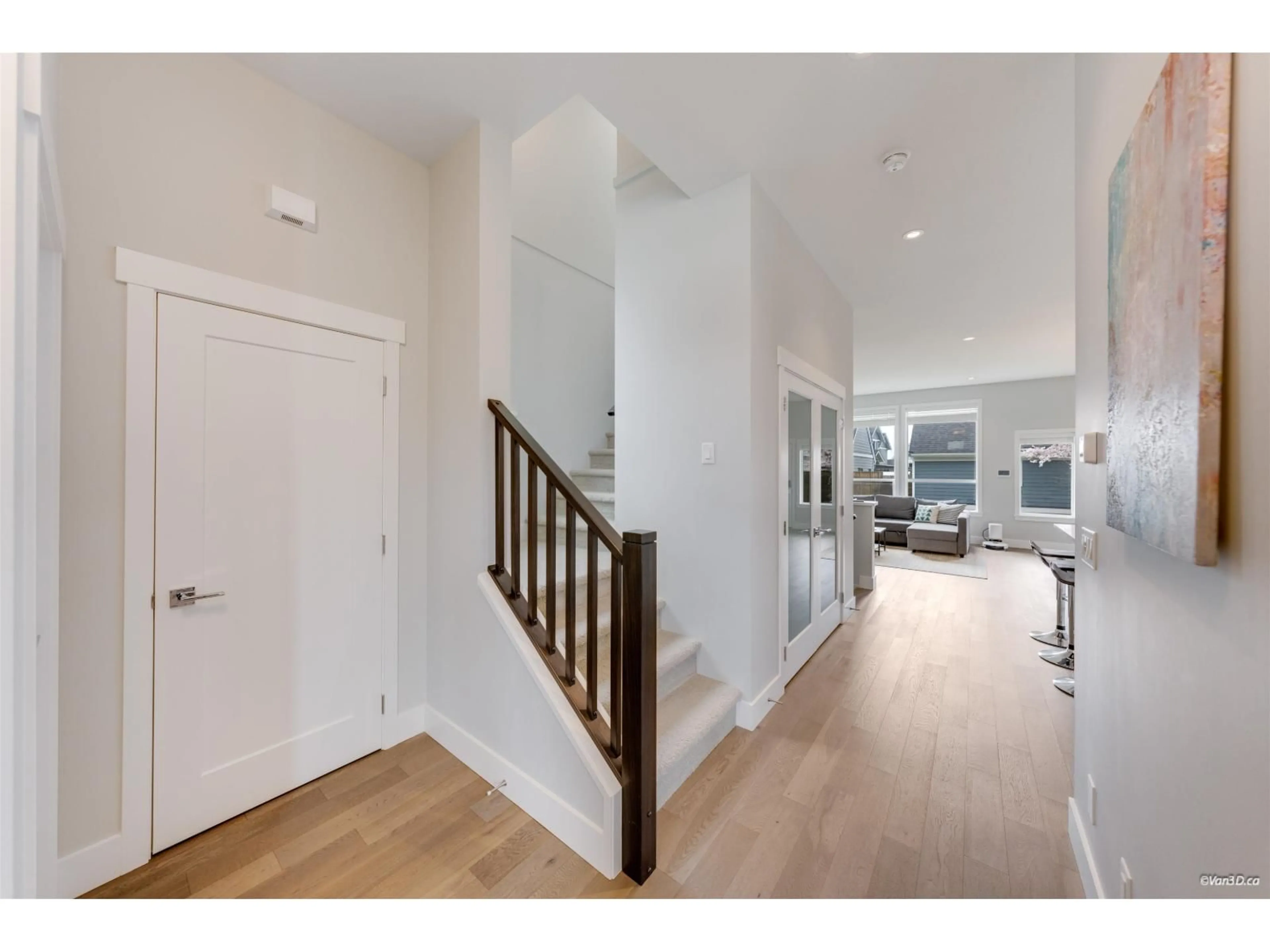 Indoor entryway for 16636 EDGEWOOD DRIVE, Surrey British Columbia V3Z9X9