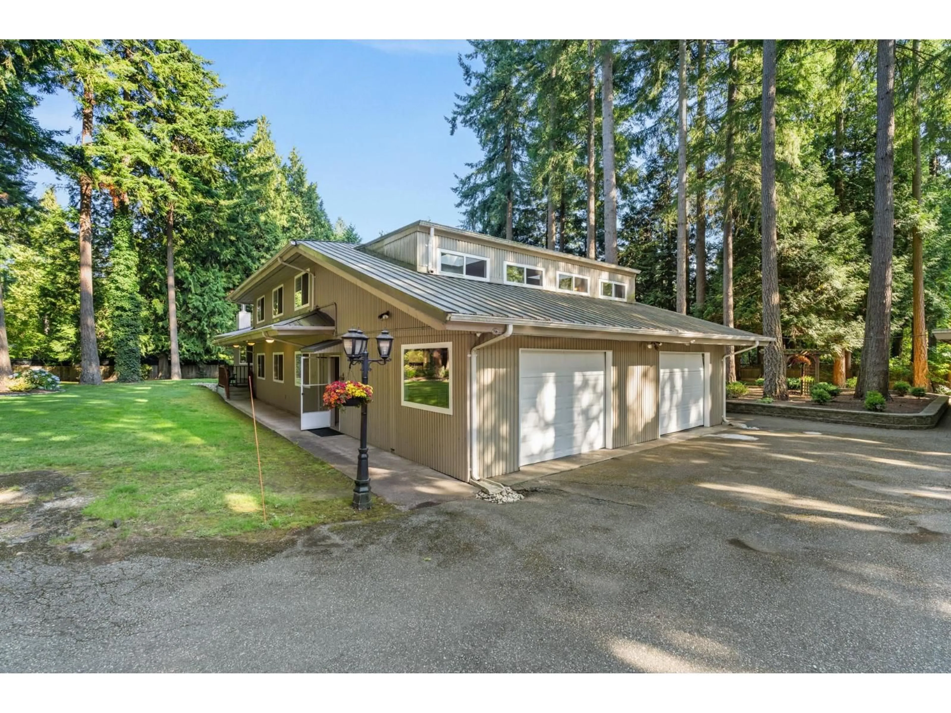 Indoor garage for 13514 20 AVENUE, Surrey British Columbia V4A1Z6