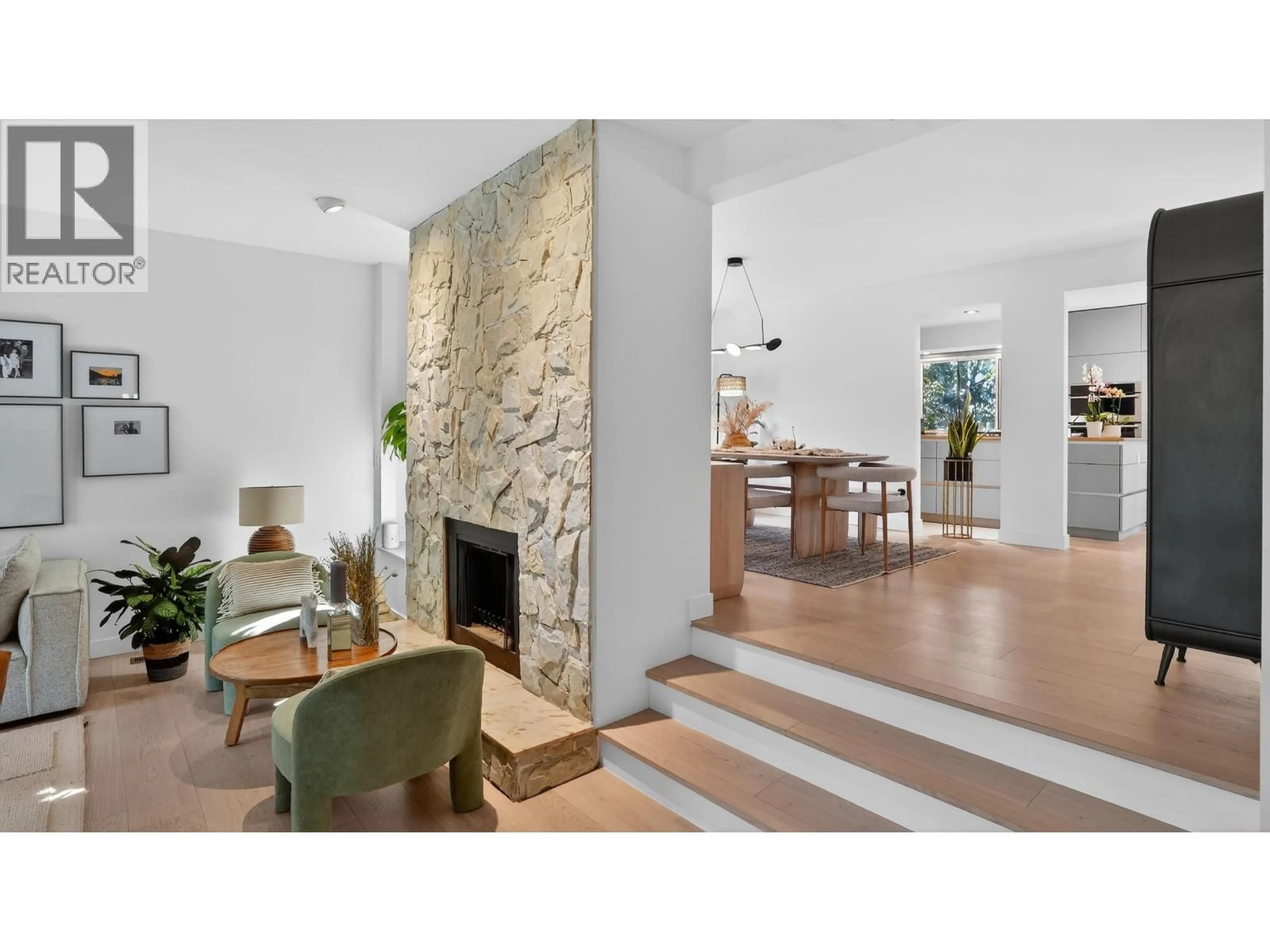 Unknown for 2221 BOWSER AVENUE, North Vancouver British Columbia V7P2Z1