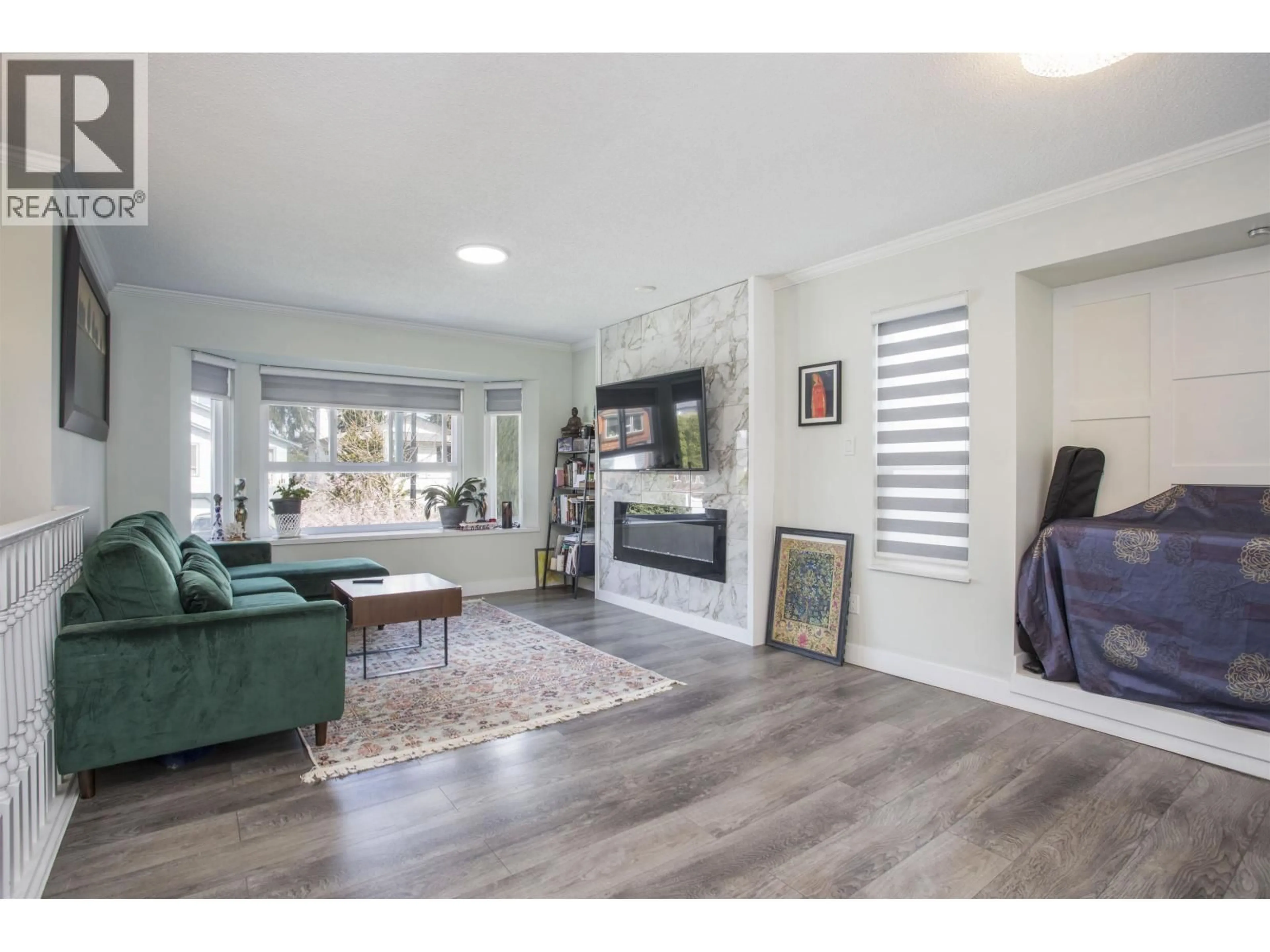 Living room with furniture, wood/laminate floor for 20444 DALE DRIVE, Maple Ridge British Columbia V2X8V9