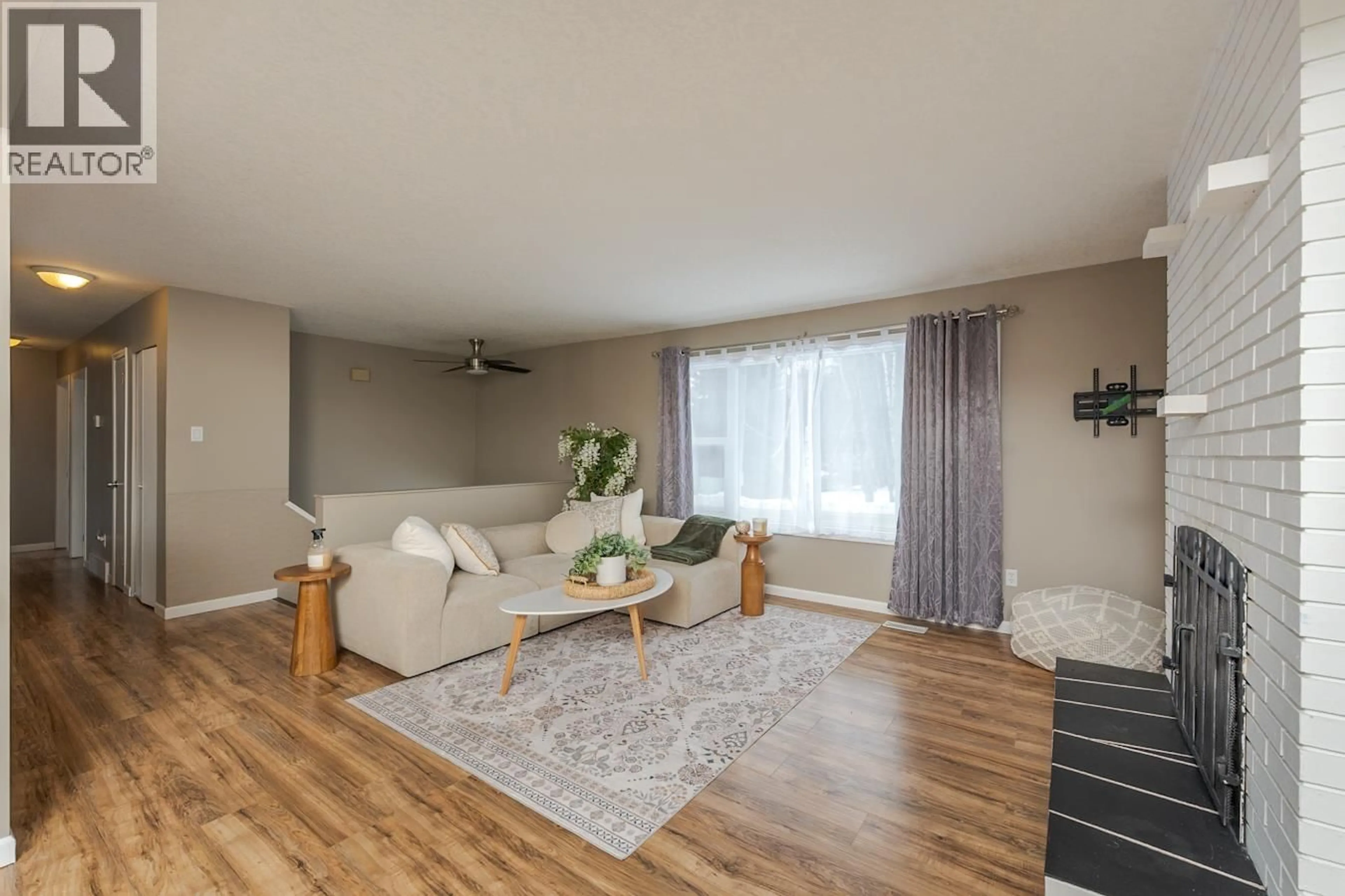 Living room with furniture, wood/laminate floor for 3918 HIGHLAND DRIVE, Prince George British Columbia V2K3N4