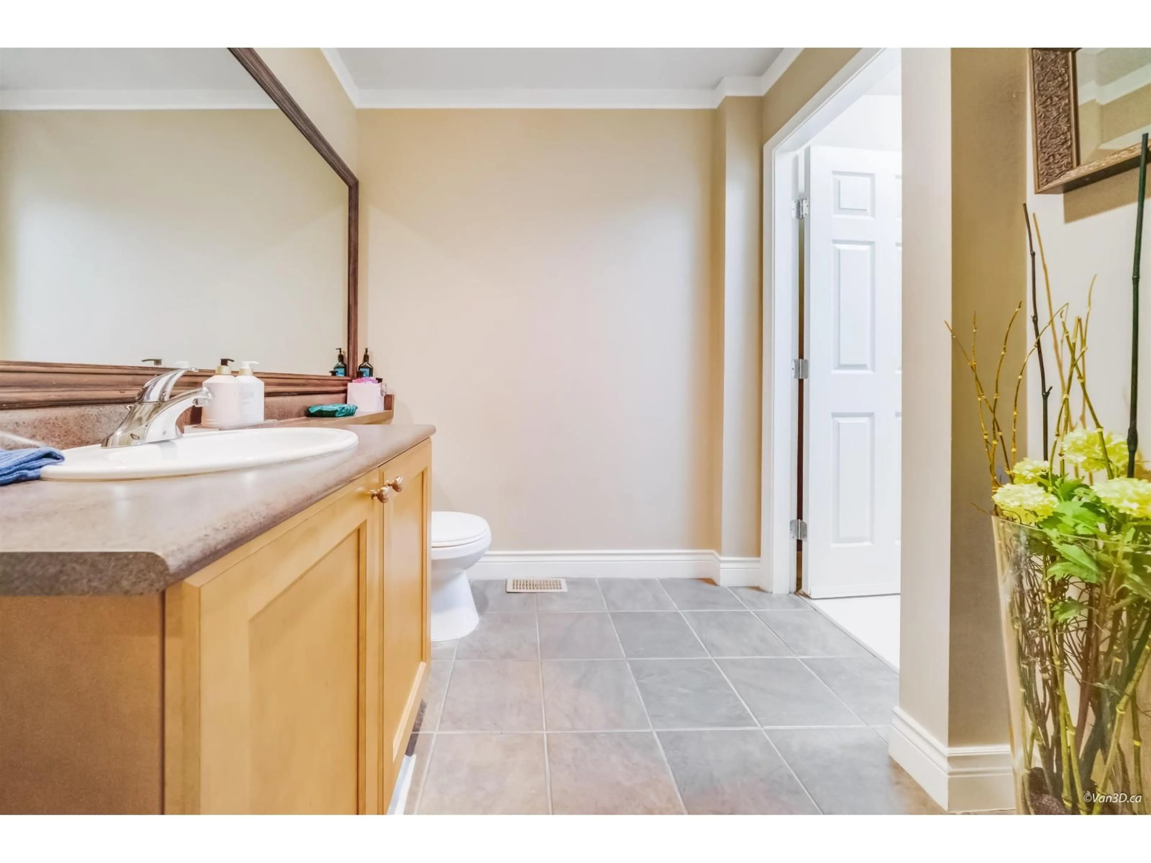 Standard bathroom, ceramic/tile floor for 21 - 16655 64 AVENUE, Surrey British Columbia V3S3V1
