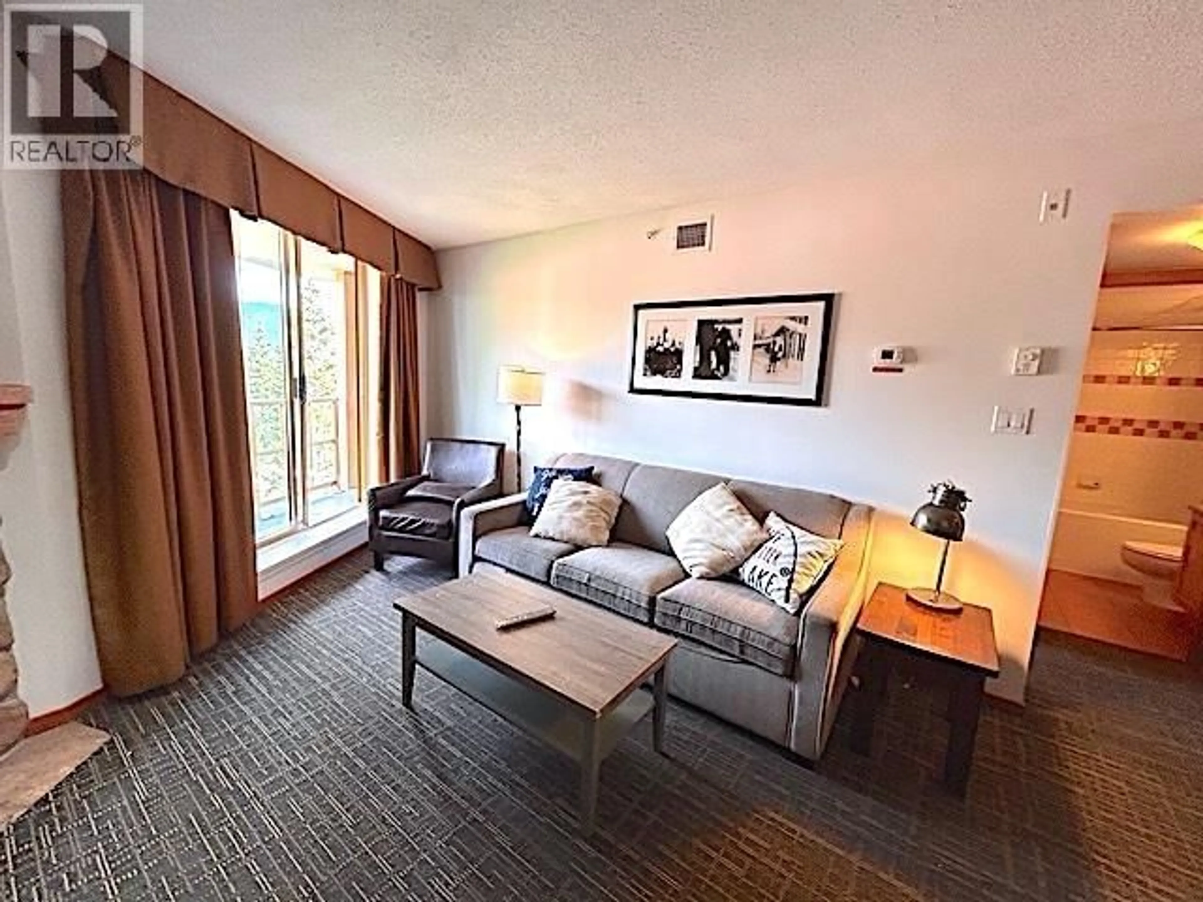 Living room with furniture, unknown for 633 - 4315 NORTHLANDS BOULEVARD, Whistler British Columbia V8E1C1