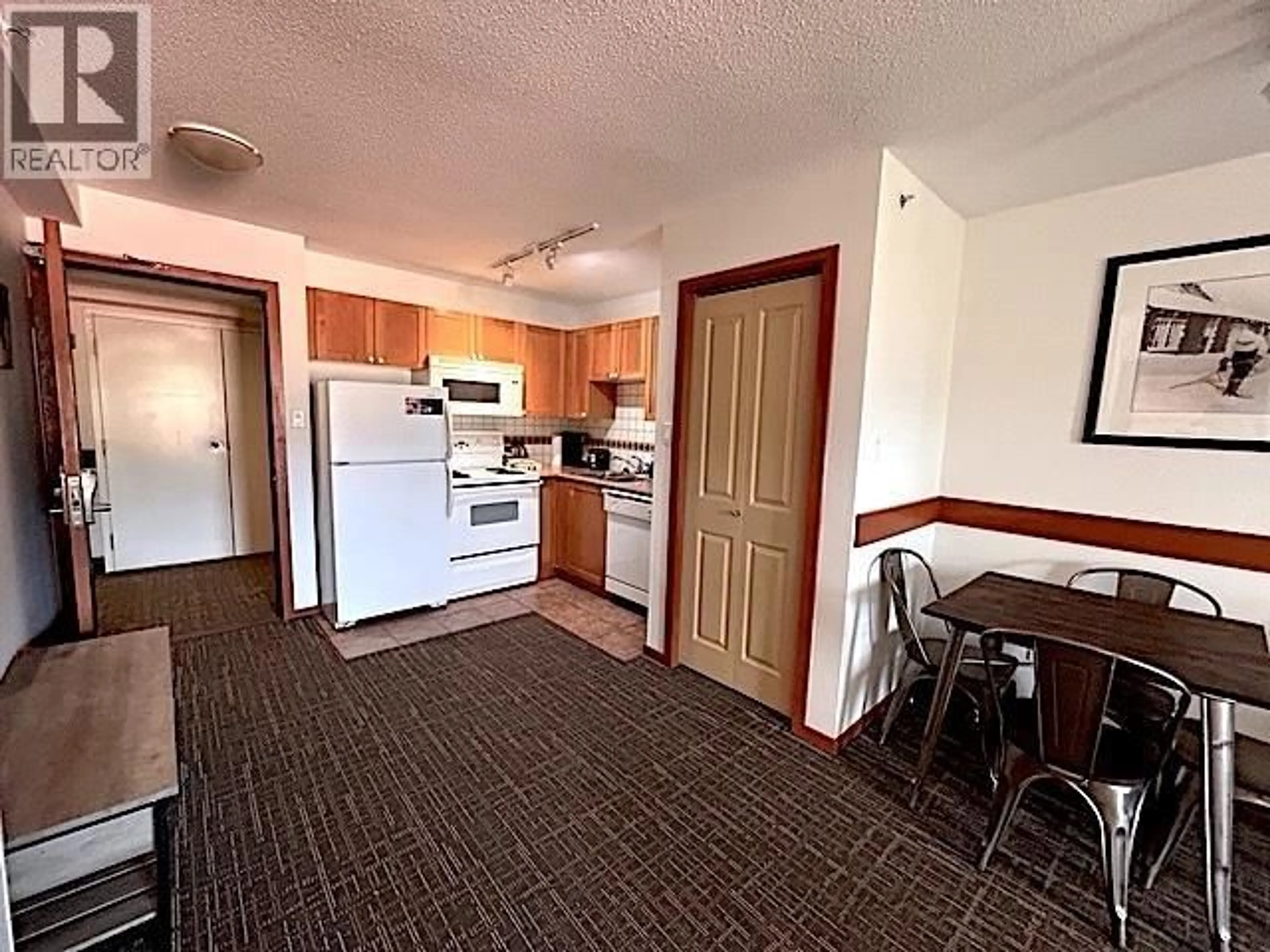 Standard kitchen, unknown for 633 - 4315 NORTHLANDS BOULEVARD, Whistler British Columbia V8E1C1