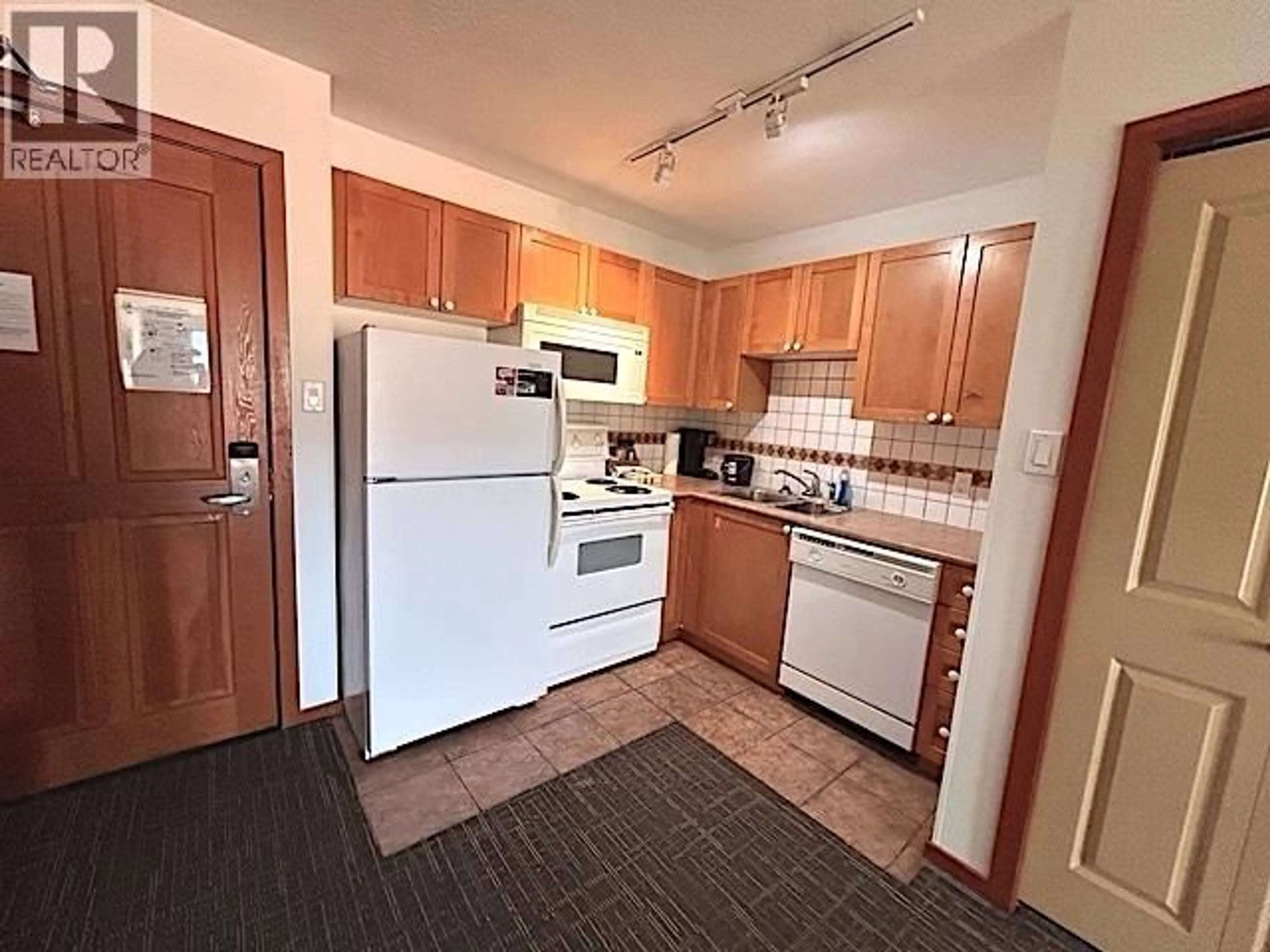 Standard kitchen, unknown for 633 - 4315 NORTHLANDS BOULEVARD, Whistler British Columbia V8E1C1