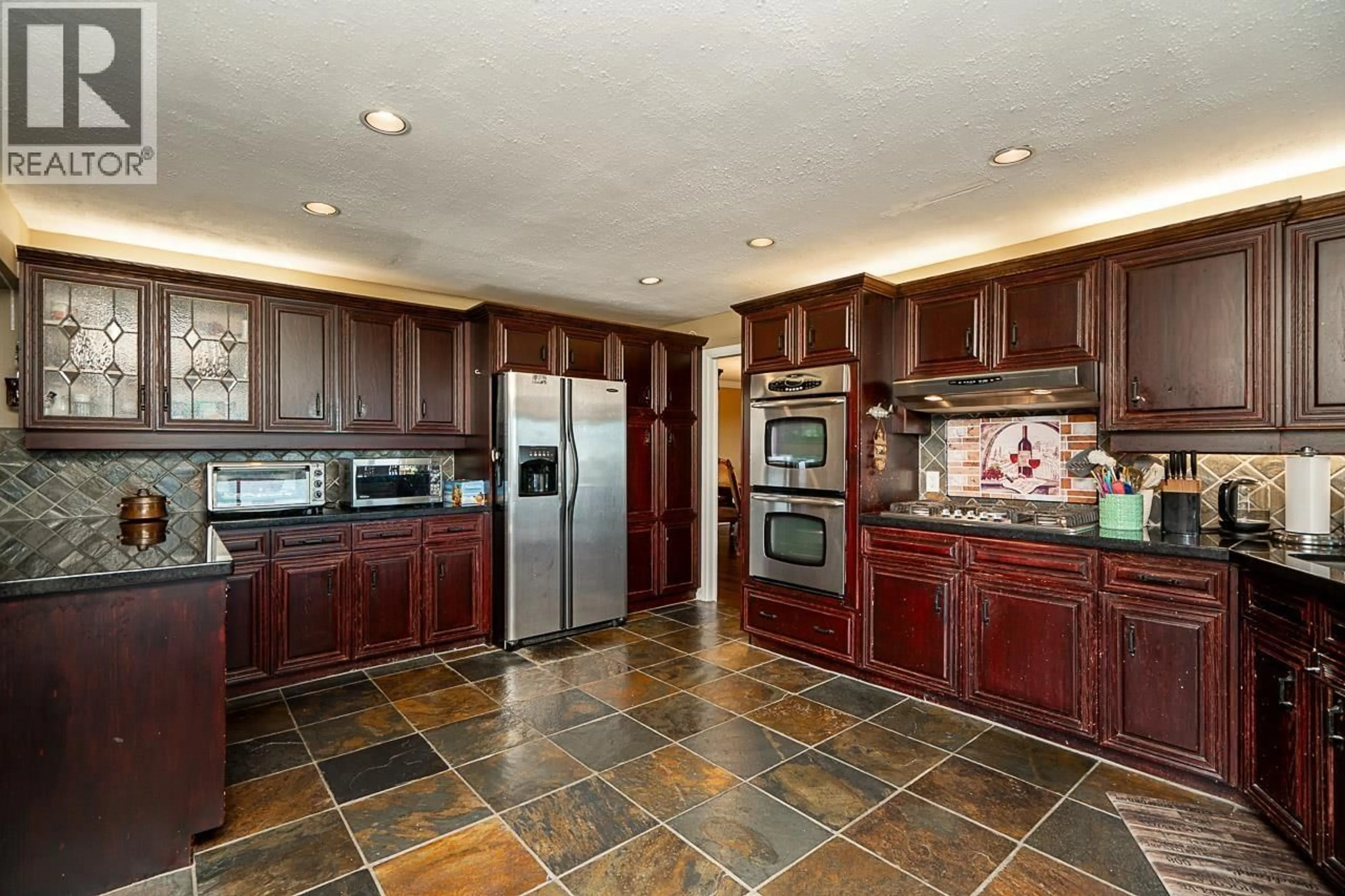 Open concept kitchen, ceramic/tile floor for 2562 VERBENA PLACE, Coquitlam British Columbia V3E2N4