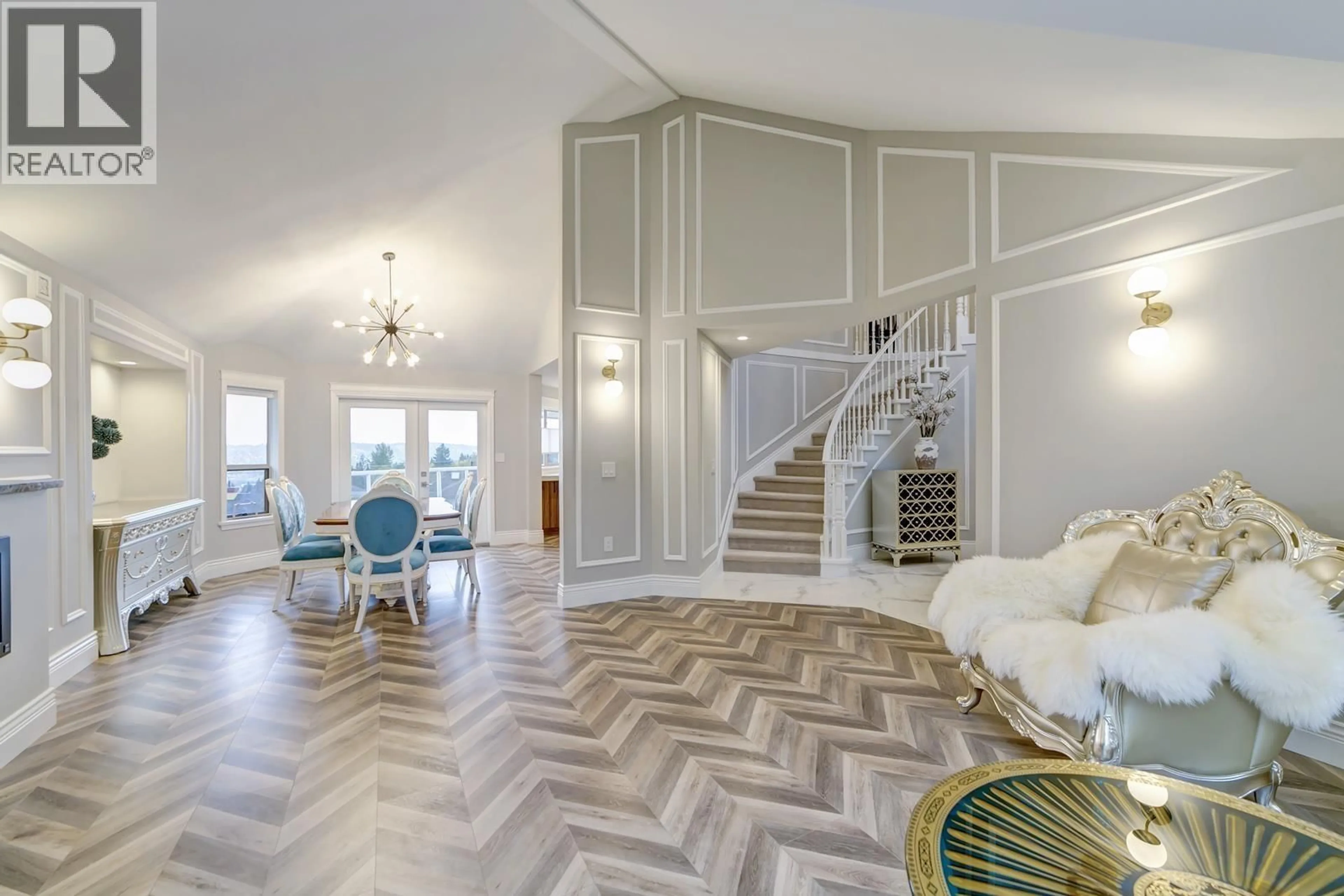 Indoor foyer for 2962 ROBSON DRIVE, Coquitlam British Columbia V3E2T1