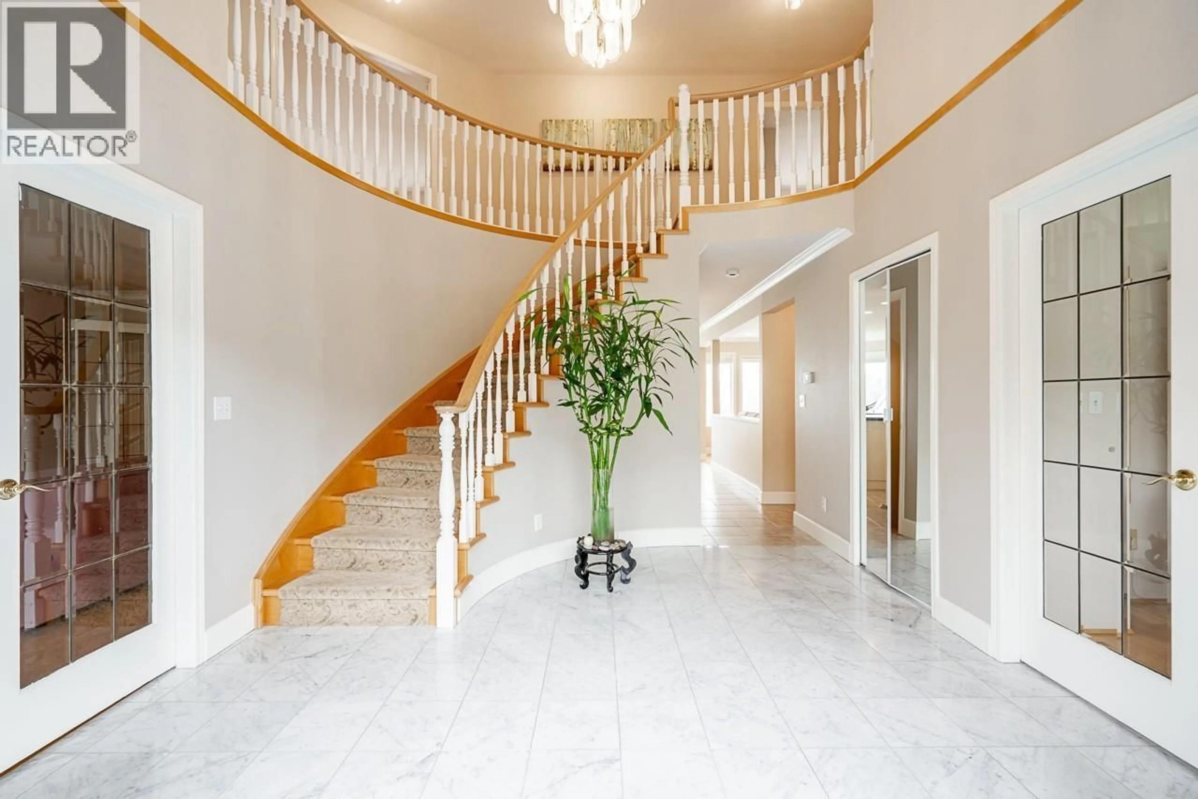 Indoor foyer for 622 CLEARWATER WAY, Coquitlam British Columbia V3C5E6