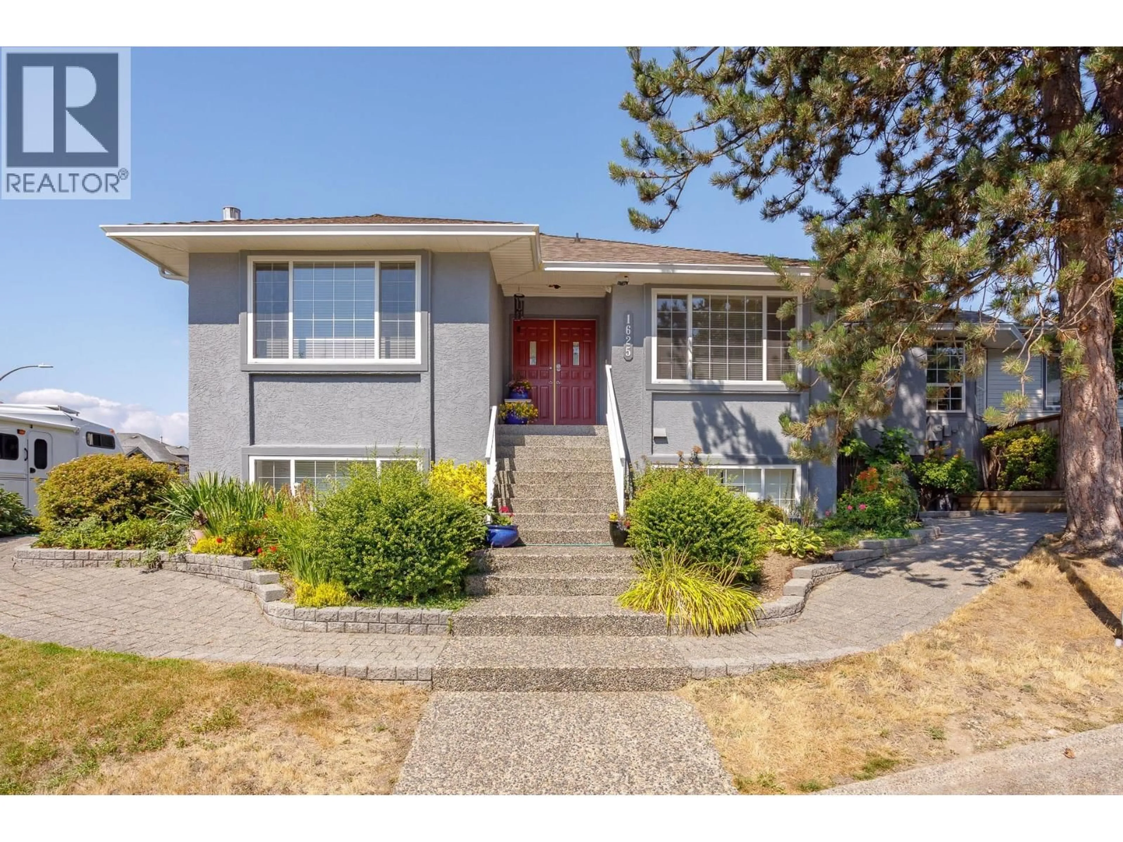 Home with vinyl exterior material, street for 1625 MCHUGH CLOSE, Port Coquitlam British Columbia V3C6E1