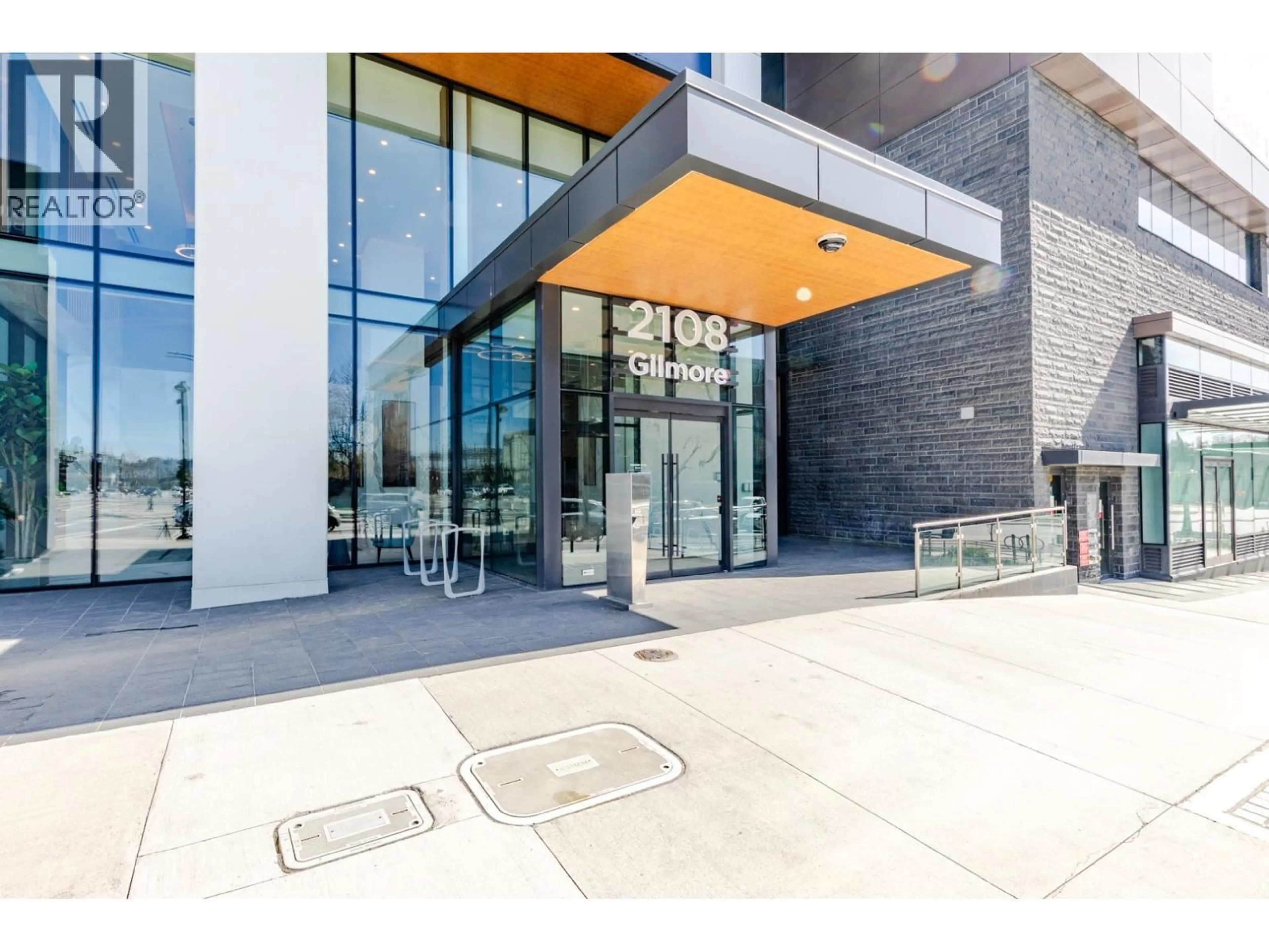 Indoor foyer for 1612 - 2108 GILMORE AVENUE, Burnaby British Columbia V5C0N8