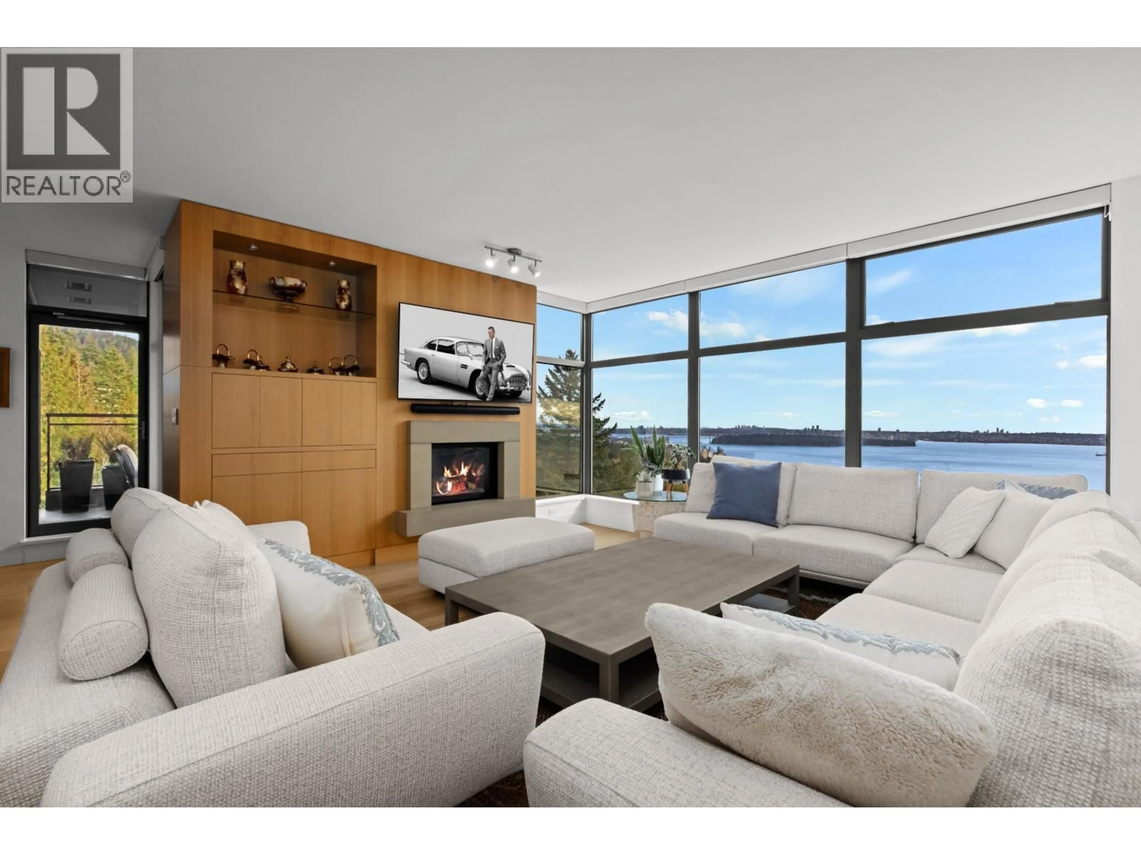 Living room with furniture, unknown for 1001 - 3315 CYPRESS PLACE, West Vancouver British Columbia V7S3J7