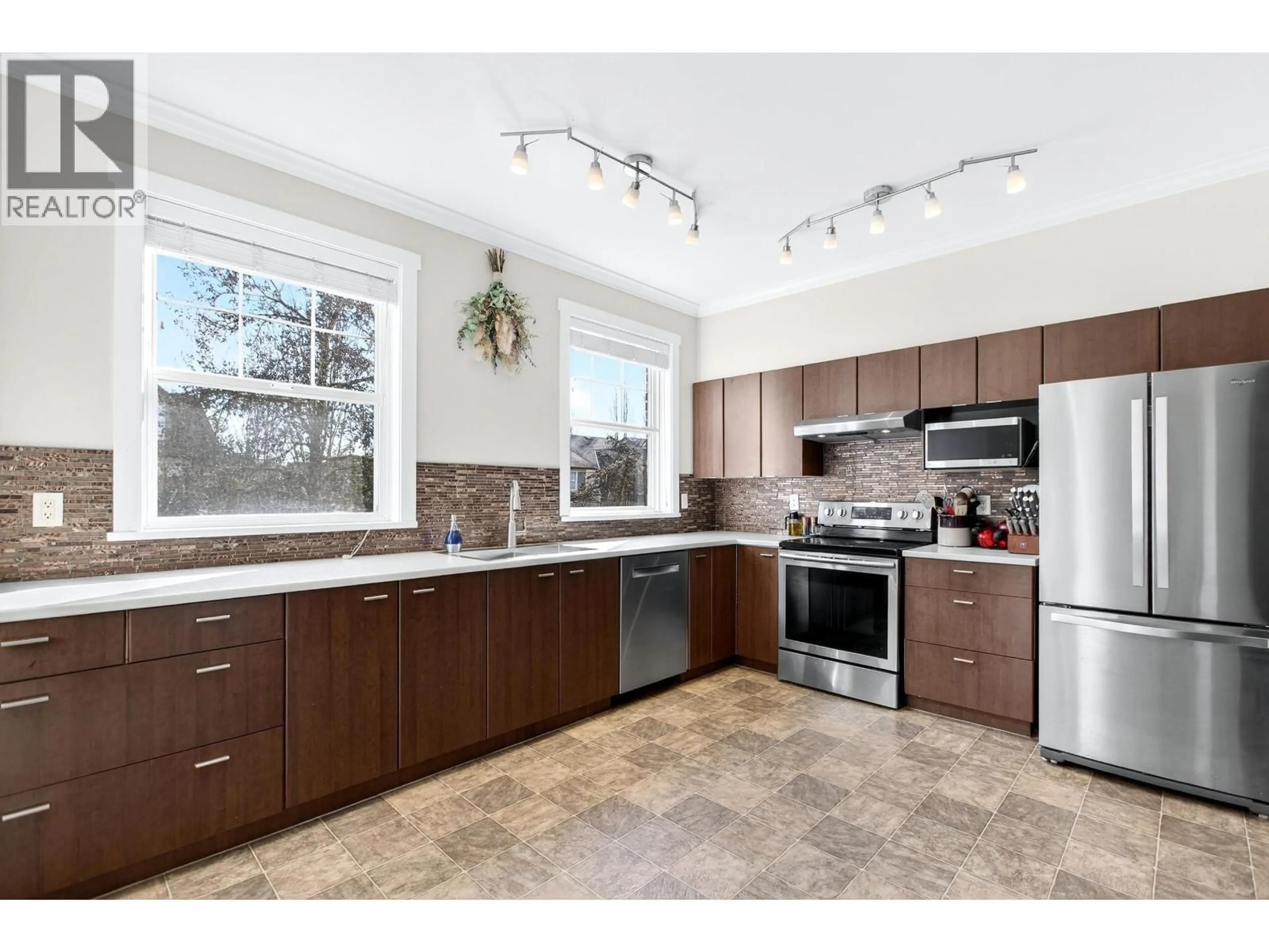 Open concept kitchen, ceramic/tile floor for 35 - 11067 BARNSTON VIEW ROAD, Pitt Meadows British Columbia V3Y2X3