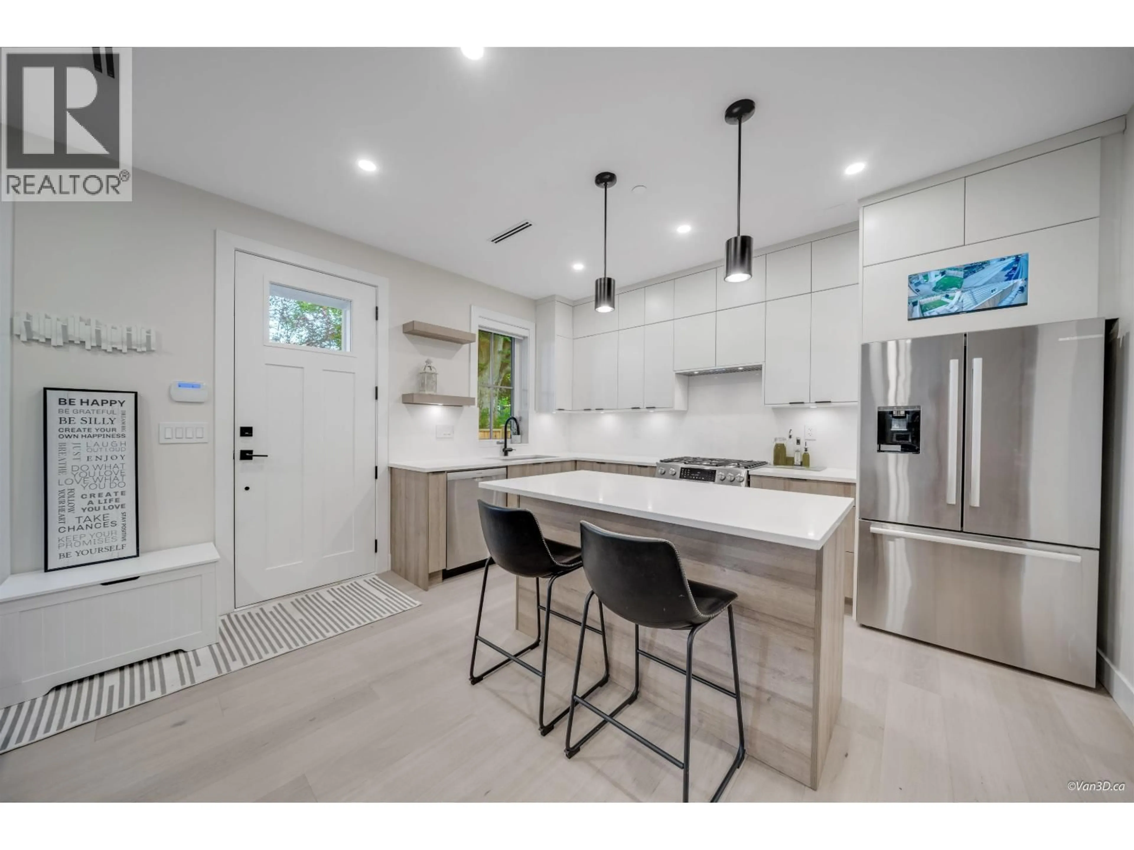 Open concept kitchen, ceramic/tile floor for 2558 WILLIAM STREET, Vancouver British Columbia V5K2Y4