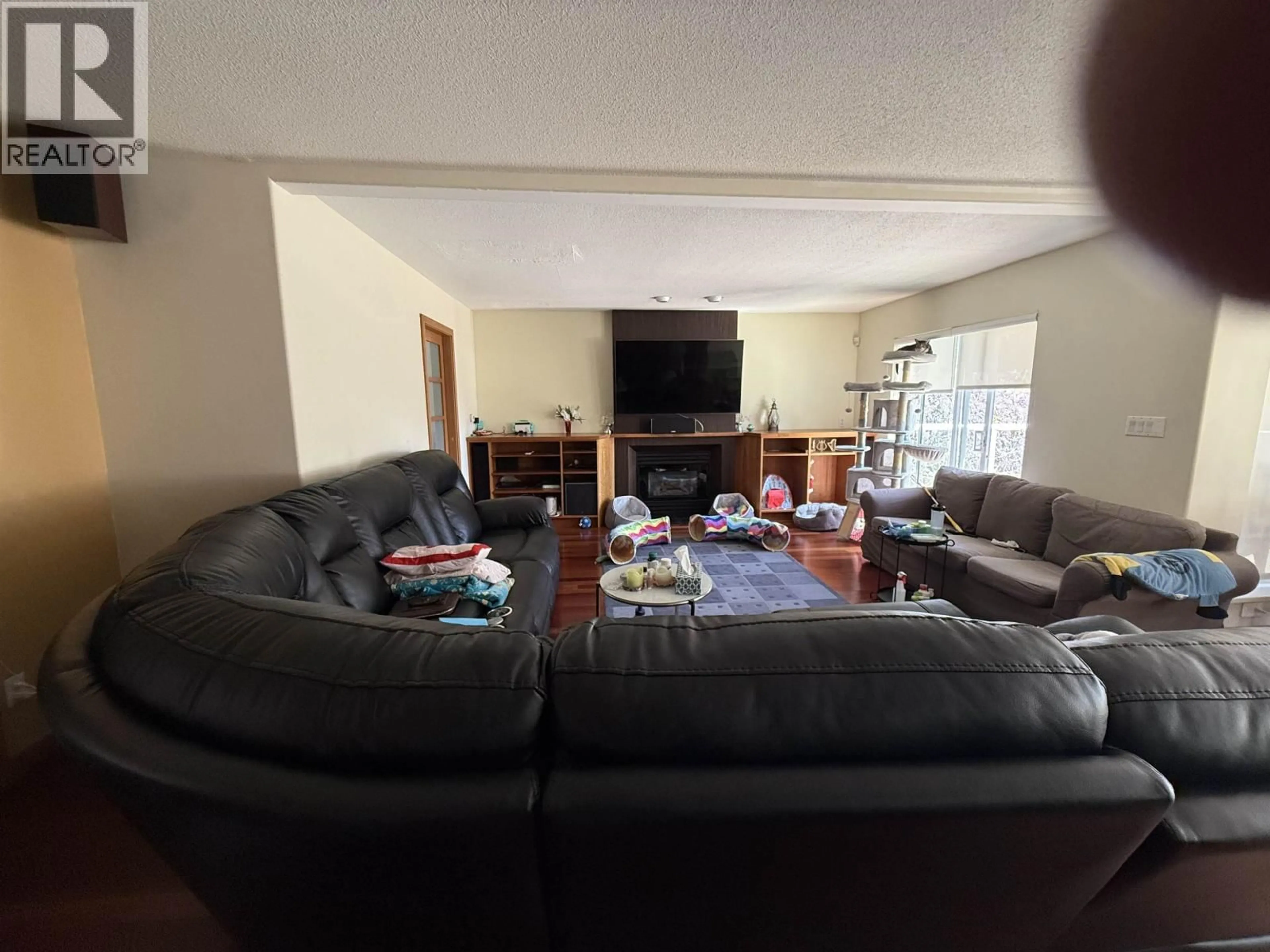 Living room with furniture, floor is not visible for 3938 BRAEMAR PLACE, North Vancouver British Columbia V7N4M8