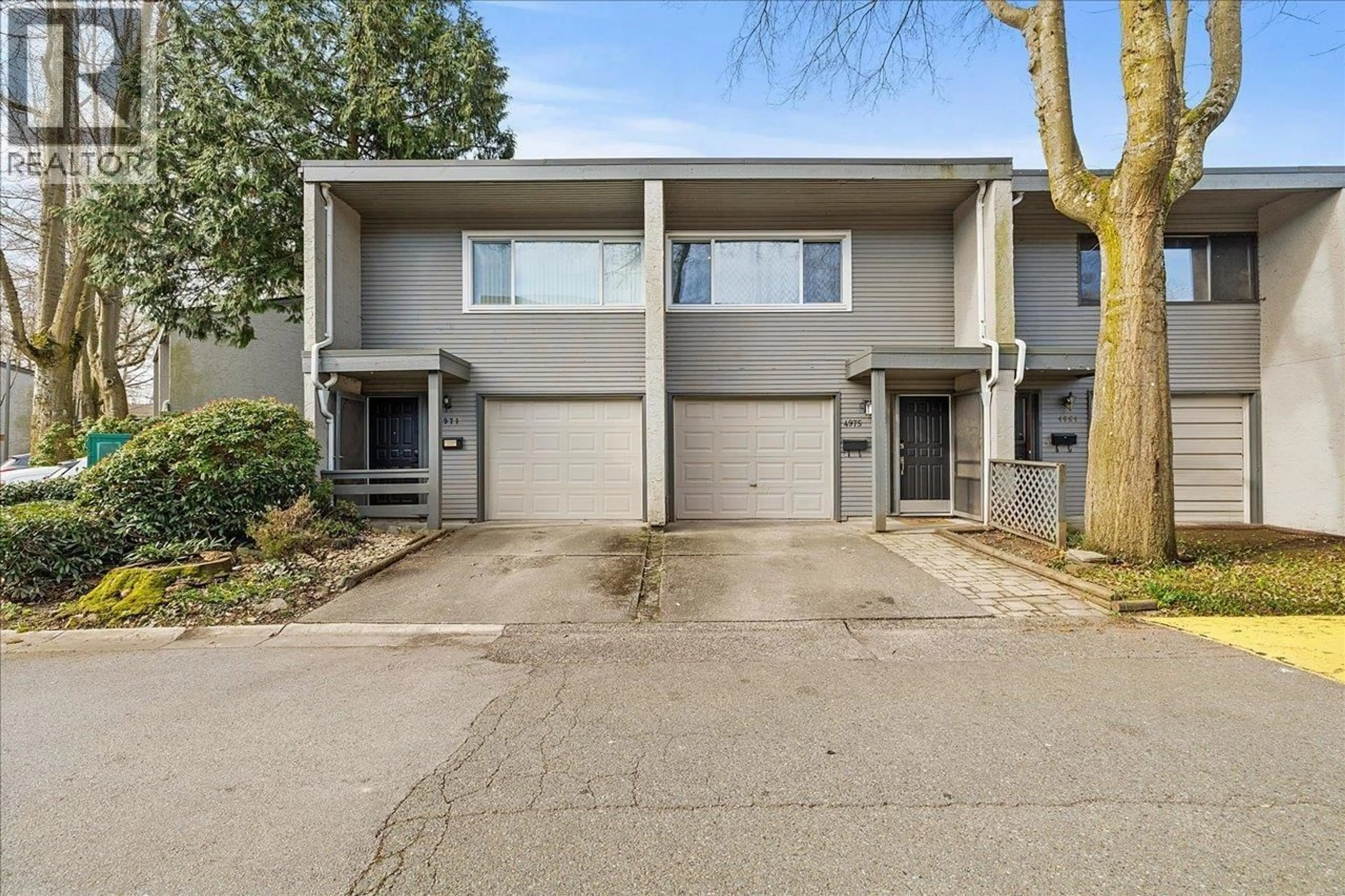A pic from outside/outdoor area/front of a property/back of a property/a pic from drone, street for 4975 RIVER REACH, Delta British Columbia V4K4A3