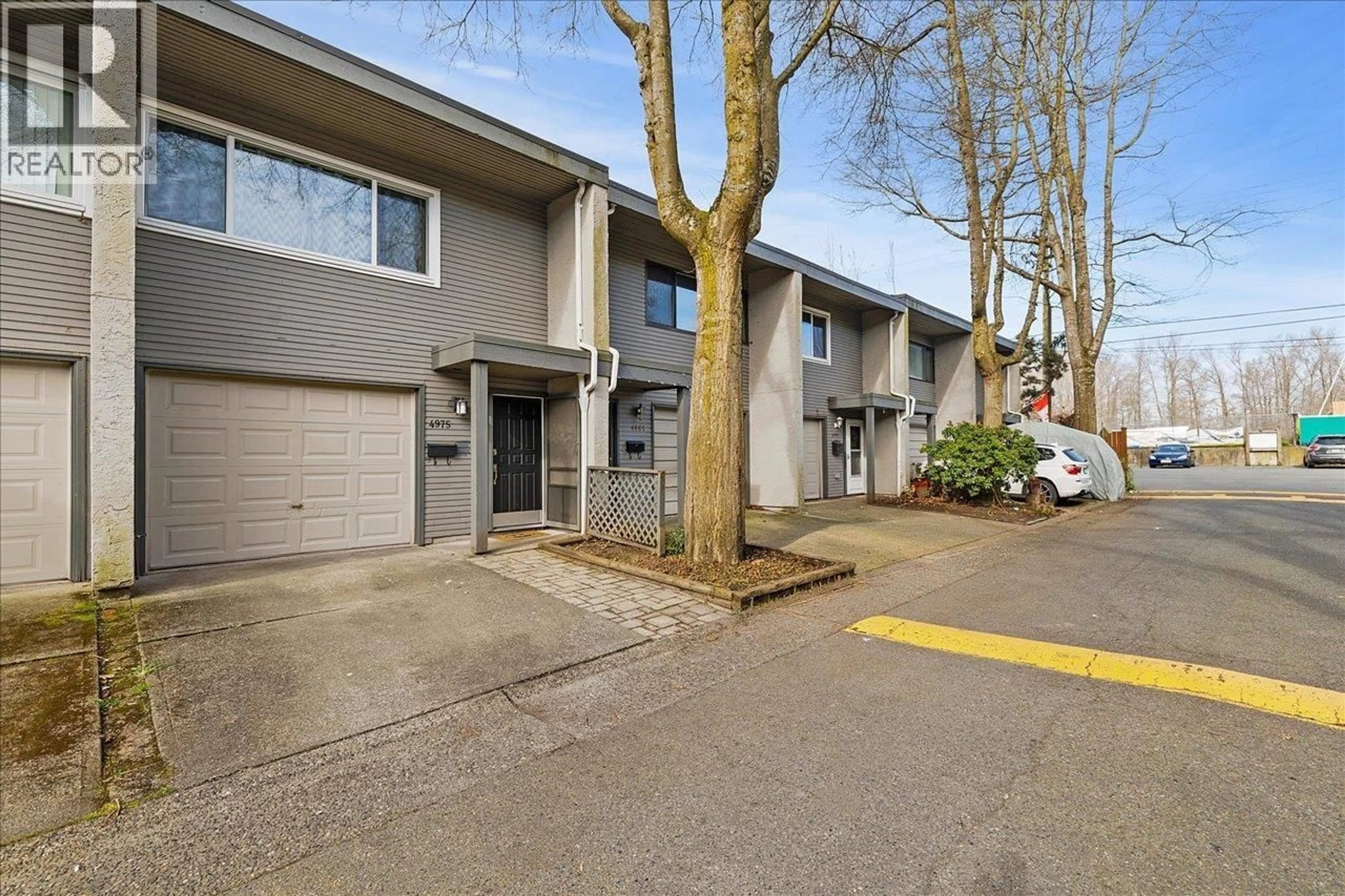 A pic from outside/outdoor area/front of a property/back of a property/a pic from drone, street for 4975 RIVER REACH, Delta British Columbia V4K4A3