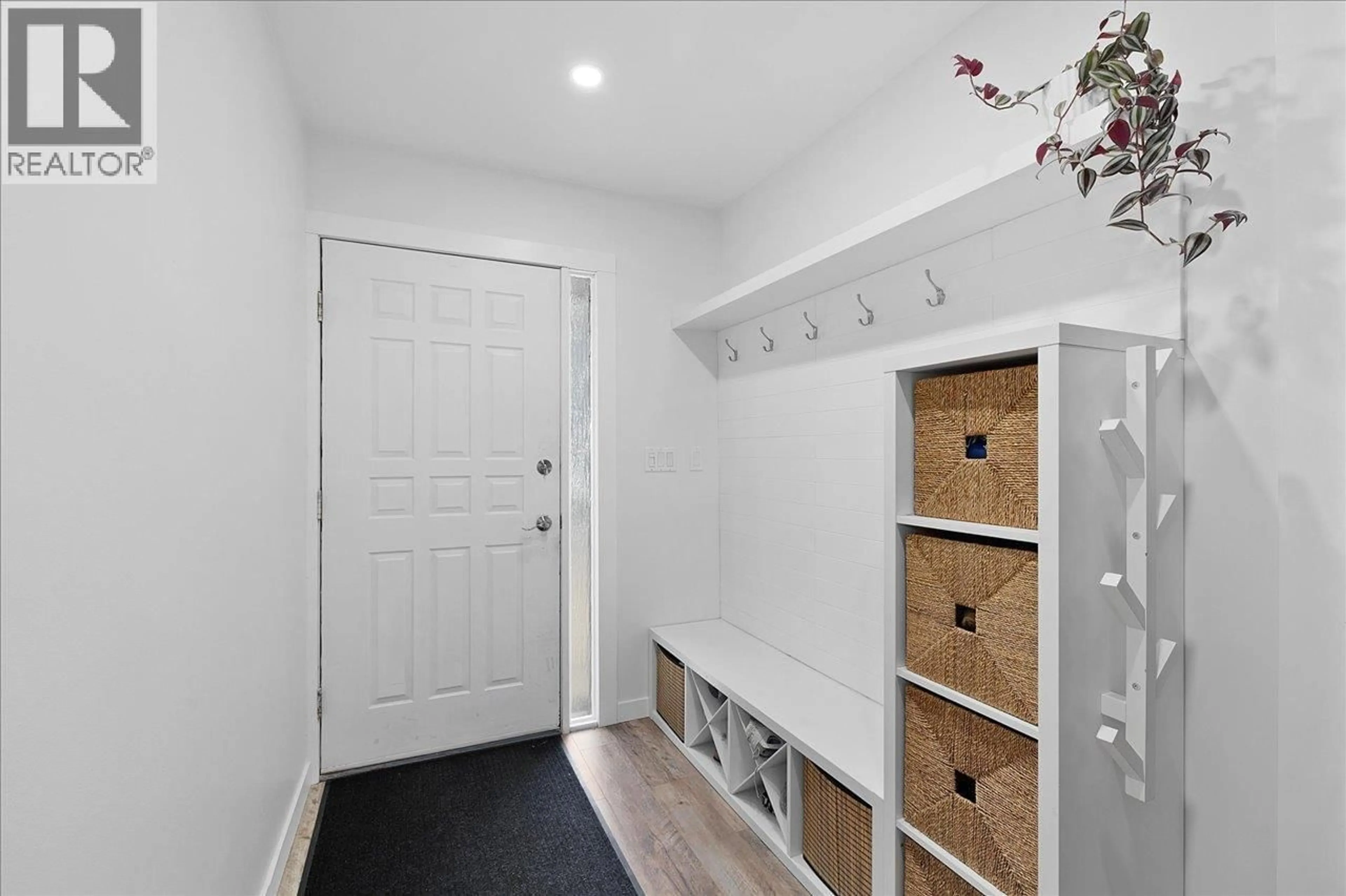 Indoor entryway for 4975 RIVER REACH, Delta British Columbia V4K4A3