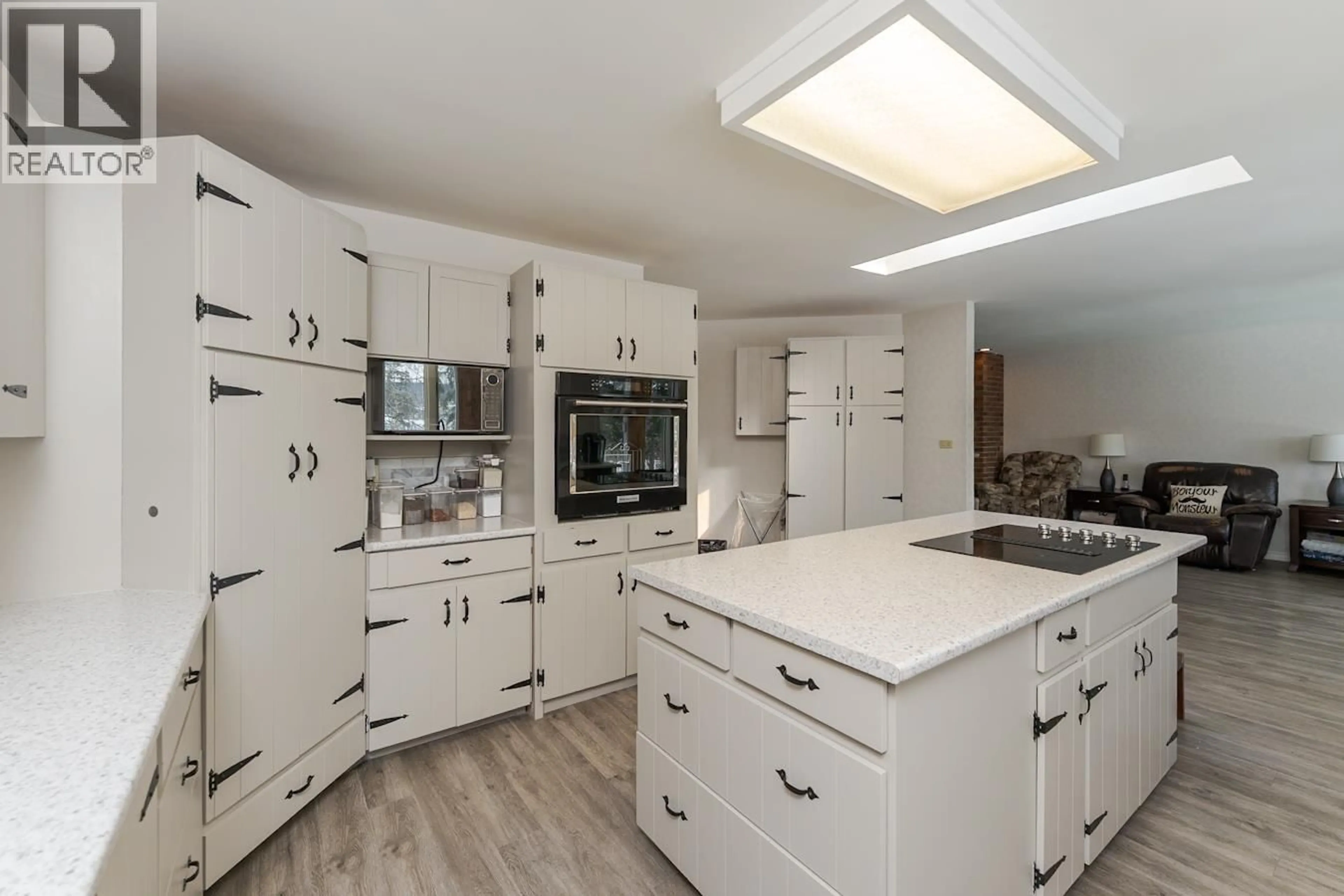 Open concept kitchen, ceramic/tile floor for 540 CUTBANK ROAD, Prince George British Columbia V2K5P4