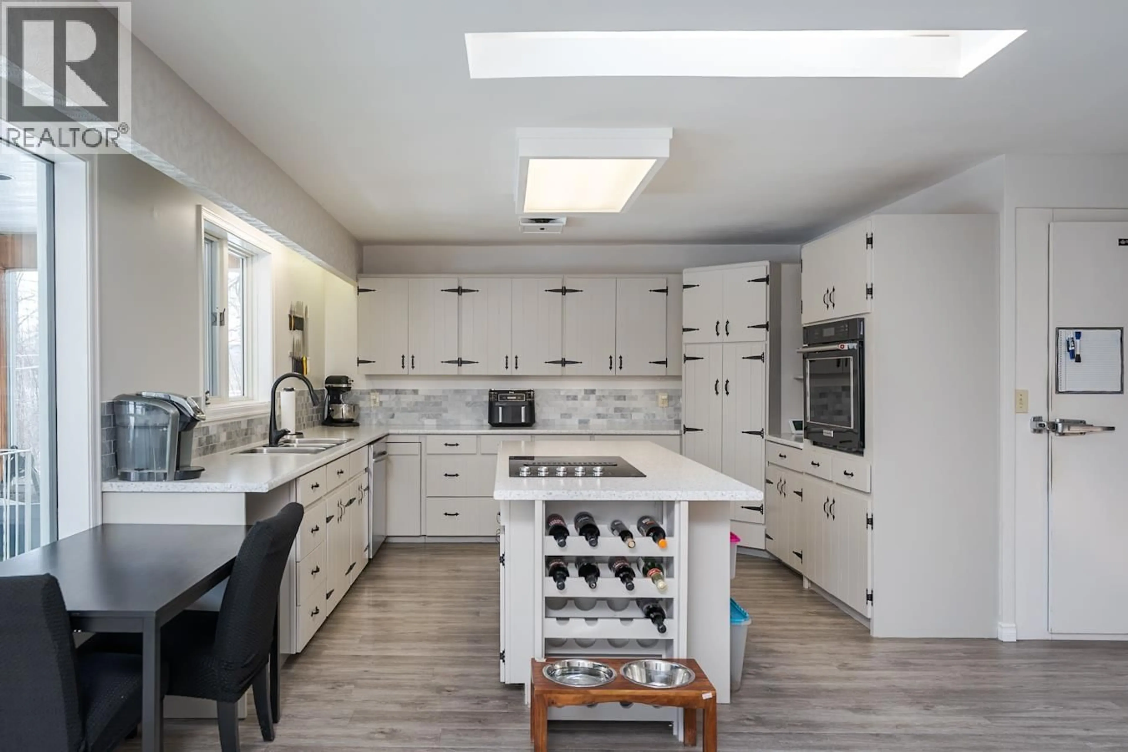 Contemporary kitchen, ceramic/tile floor for 540 CUTBANK ROAD, Prince George British Columbia V2K5P4