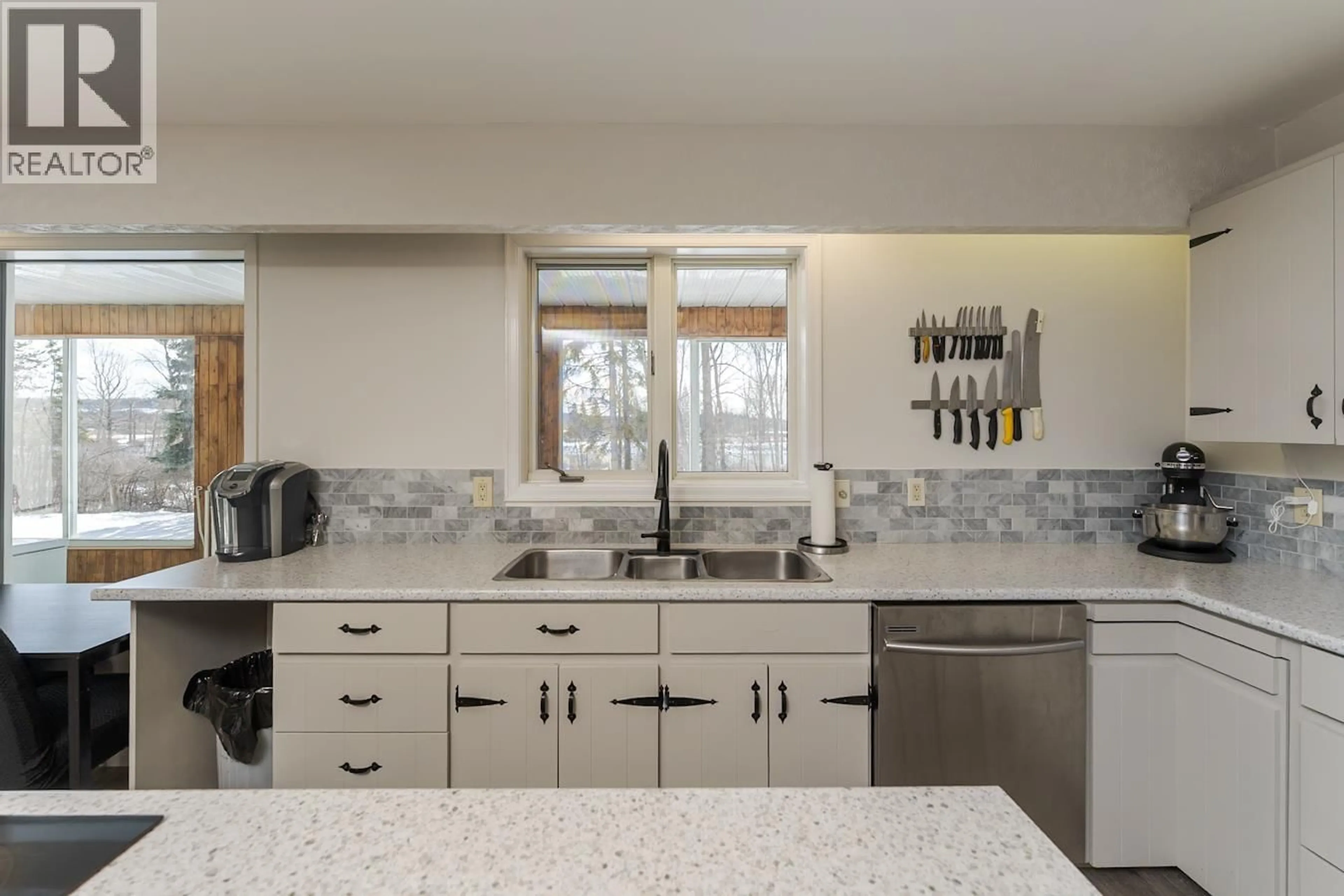 Contemporary kitchen, ceramic/tile floor for 540 CUTBANK ROAD, Prince George British Columbia V2K5P4