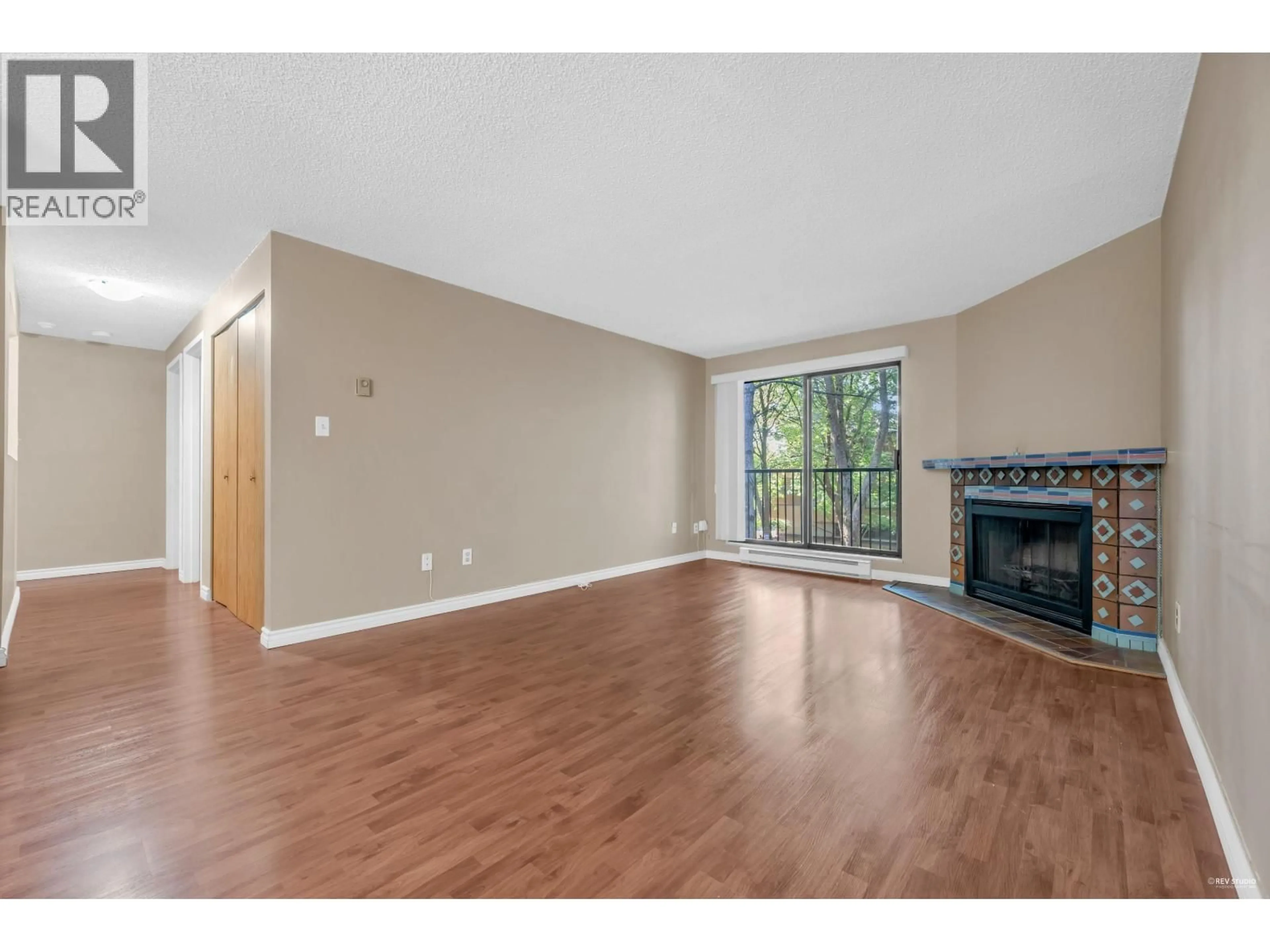 Living room with furniture, wood/laminate floor for 207 - 7291 MOFFATT ROAD, Richmond British Columbia V6Y1X9