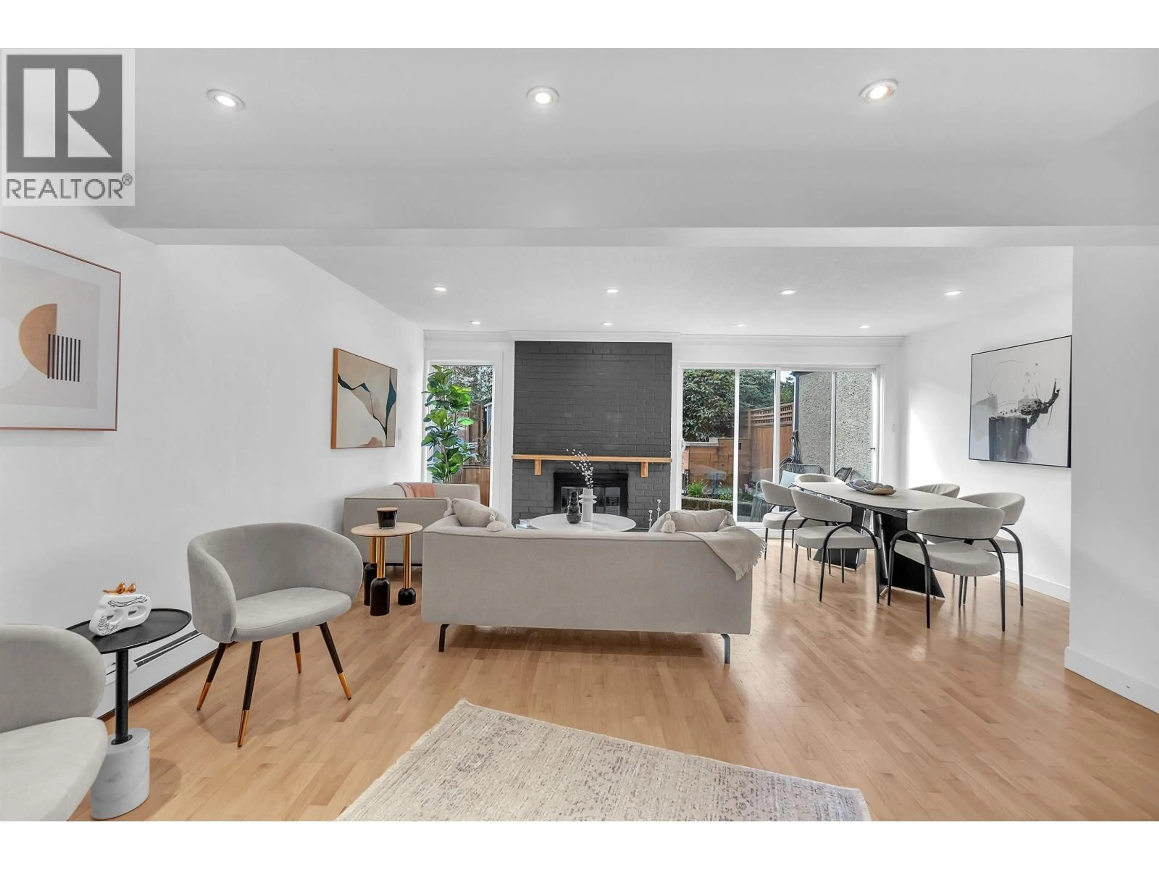 Living room with furniture, unknown for 802 - 555 28TH STREET, North Vancouver British Columbia V7N2J7