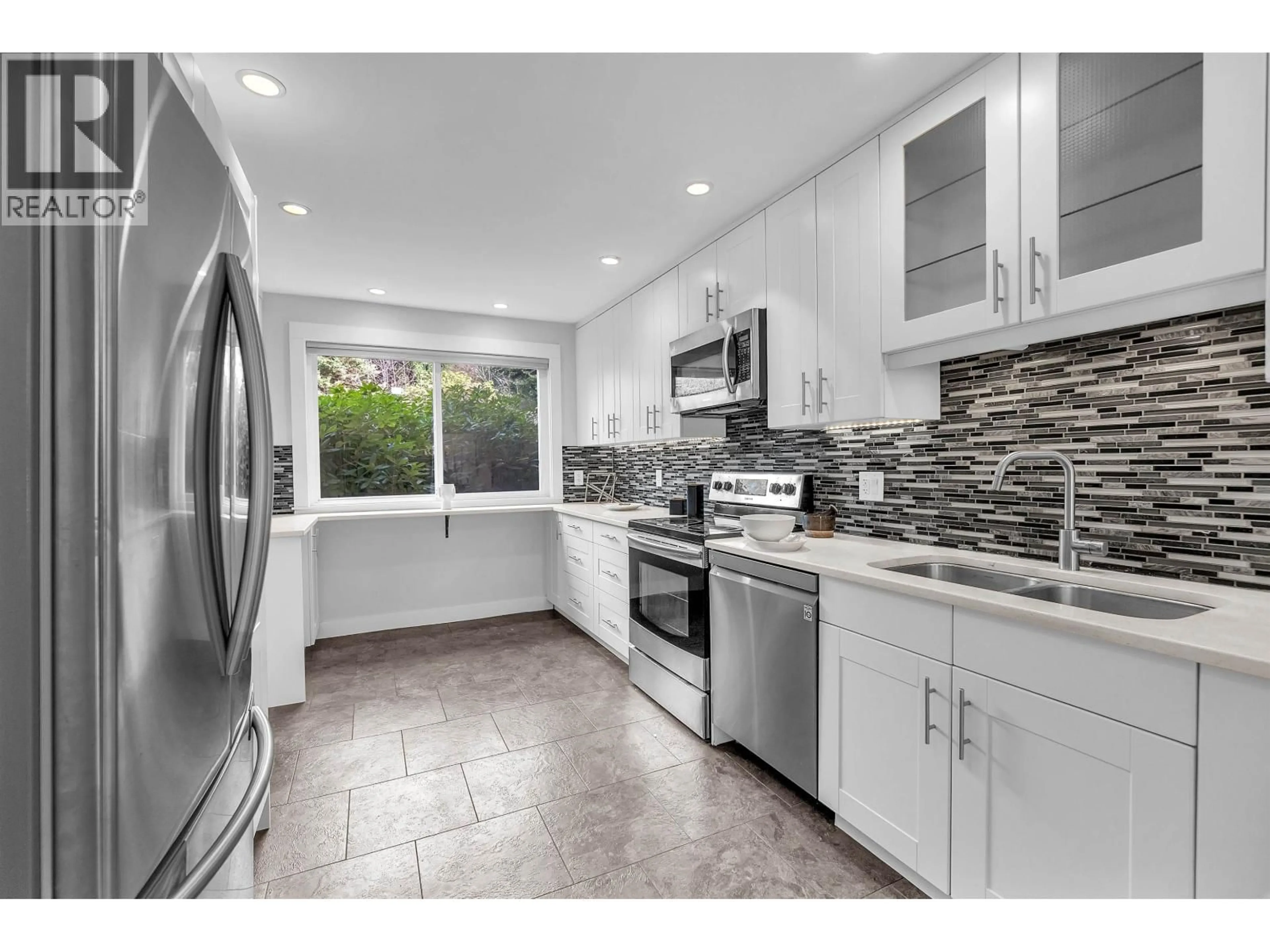 Open concept kitchen, ceramic/tile floor for 802 - 555 28TH STREET, North Vancouver British Columbia V7N2J7