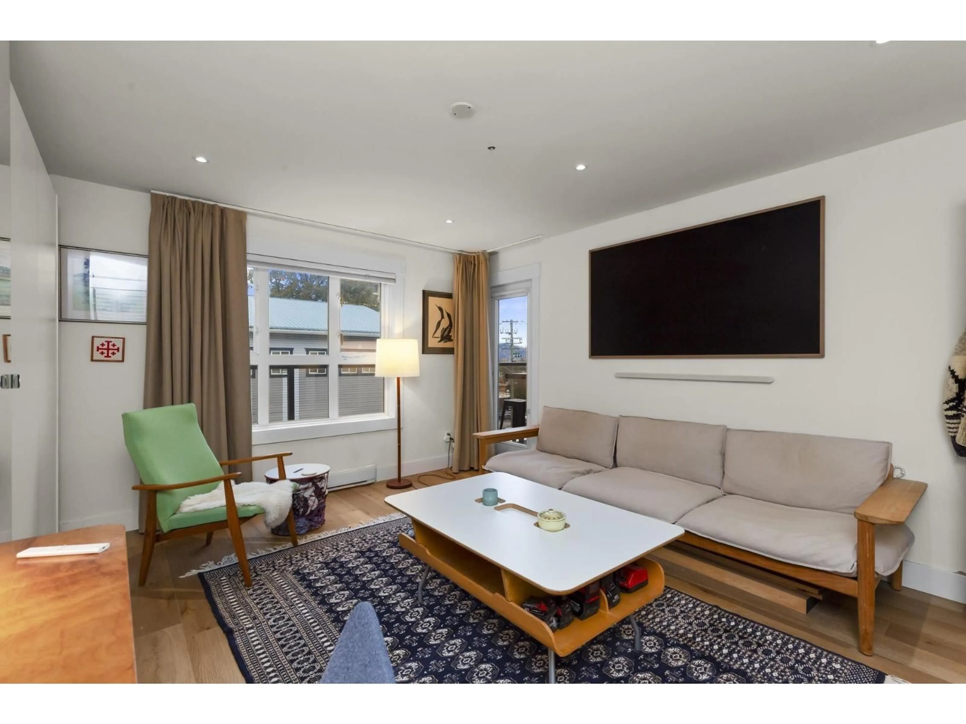 Living room with furniture, unknown for 113 - 33165 2 AVENUE, Mission British Columbia V2V6T8