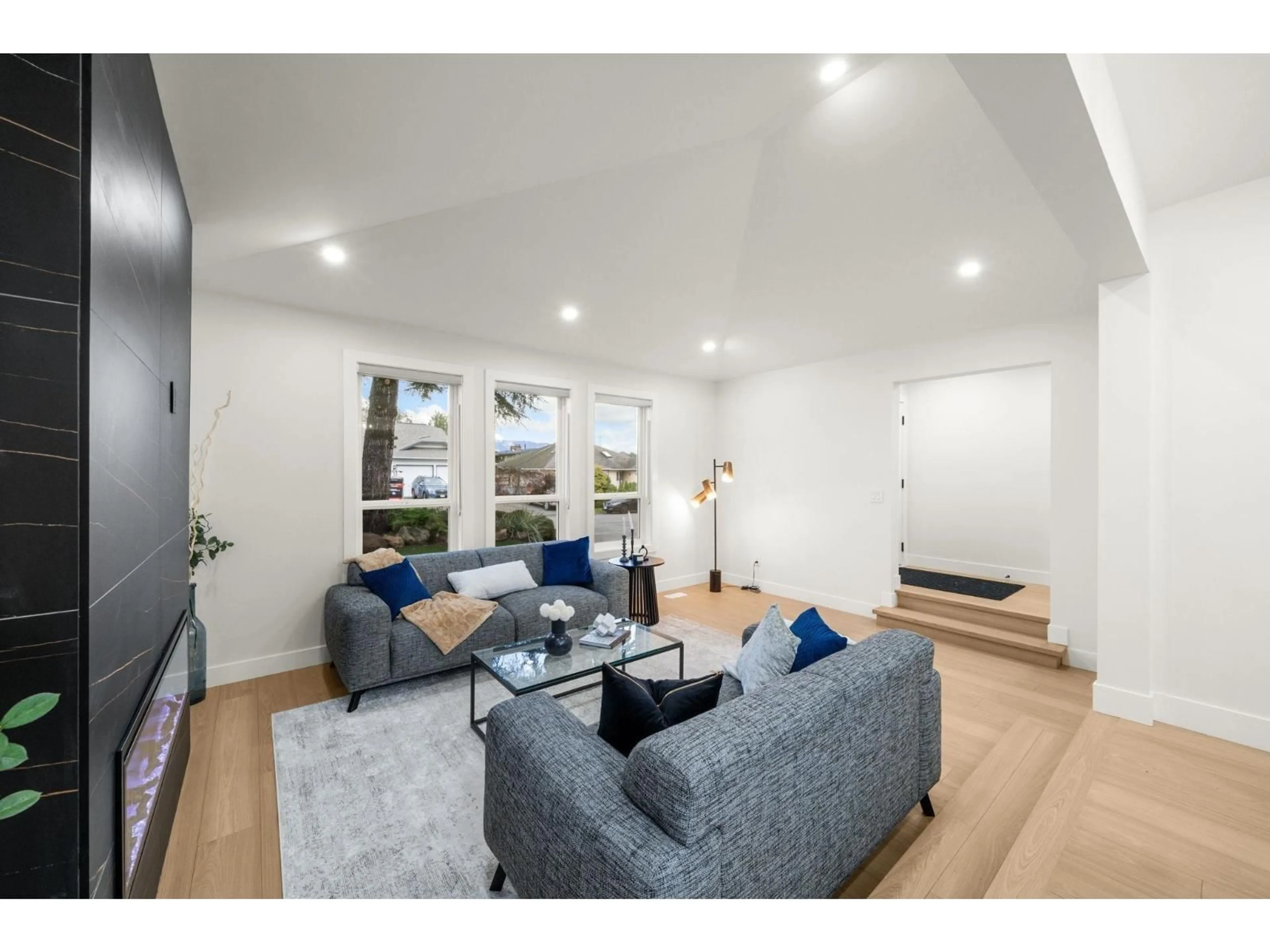 Living room with furniture, unknown for 2451 GROSVENOR PLACE, Abbotsford British Columbia V2S6R5