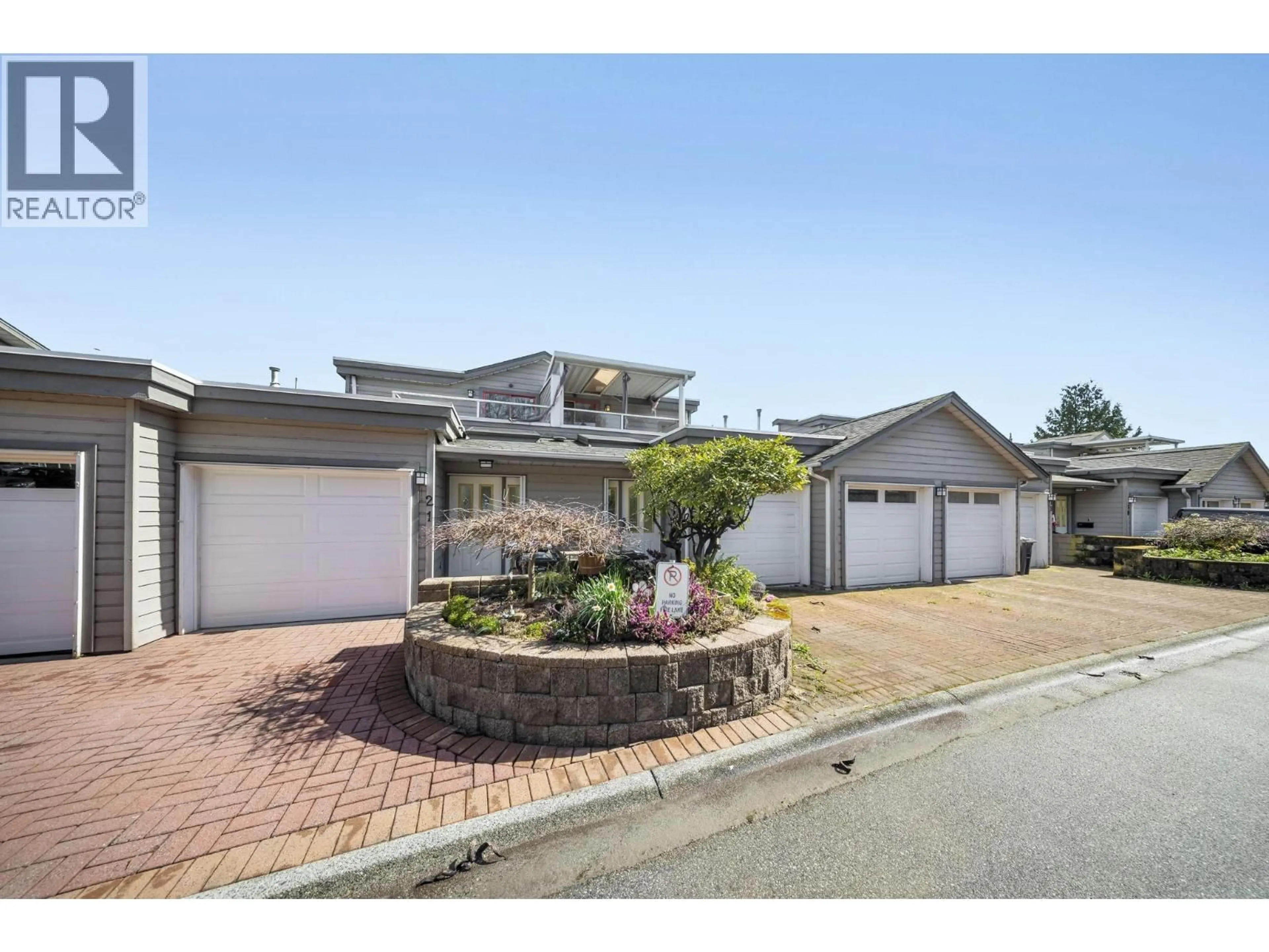 A pic from outside/outdoor area/front of a property/back of a property/a pic from drone, street for 20 - 323 GOVERNORS COURT, New Westminster British Columbia V3L5S6